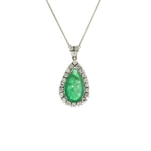 "Royal Essence" - Schimmernde Kette mit einem Smaragd und Brillanten in 18 Karat Weißgold