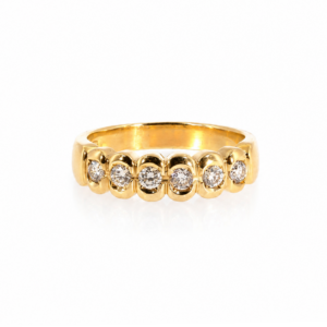 "Sternenreihe" - Funkelnder Ring mit Brillanten in 14 Karat Gelbgold