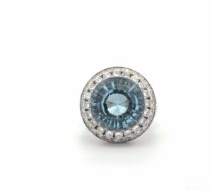 "Himmelblau" - Vintage Ring in 18kt Weißgold mit edel Topas & Brillanten