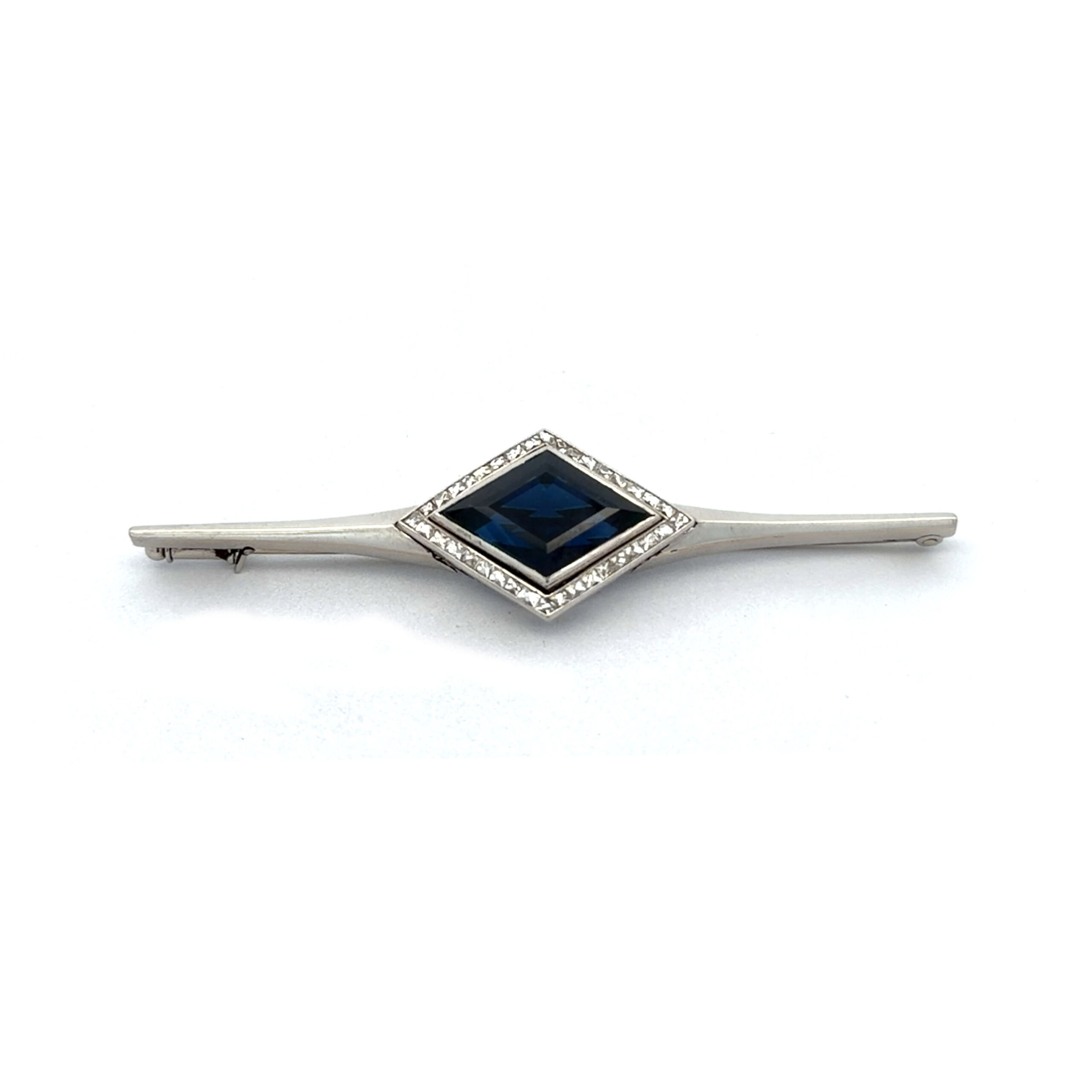 "Blue Line" - Vintage Saphir Brosche in Platin