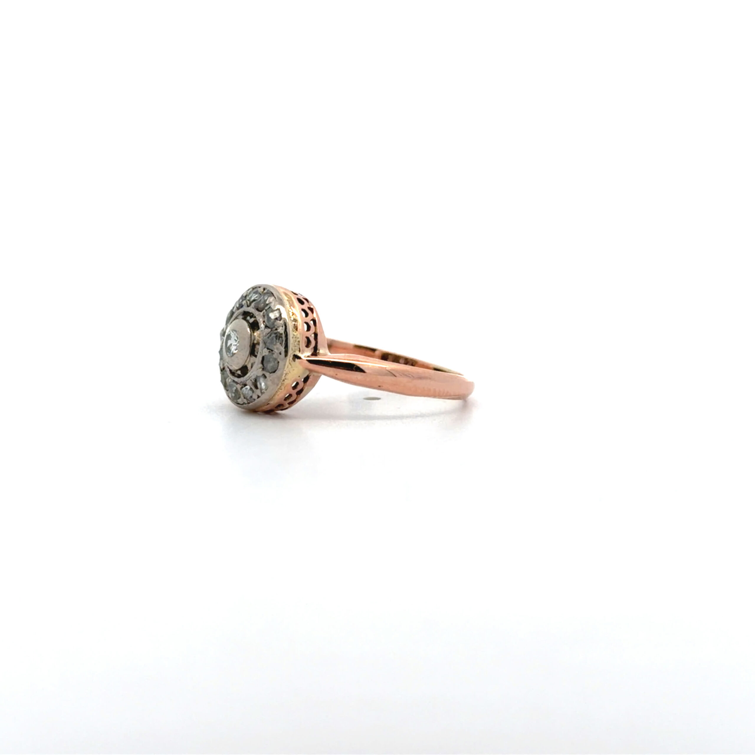 "Bezaubernde Rose" - Antiker Ring in 18kt Rosegold mit Diamanten - Juwelier Steiger