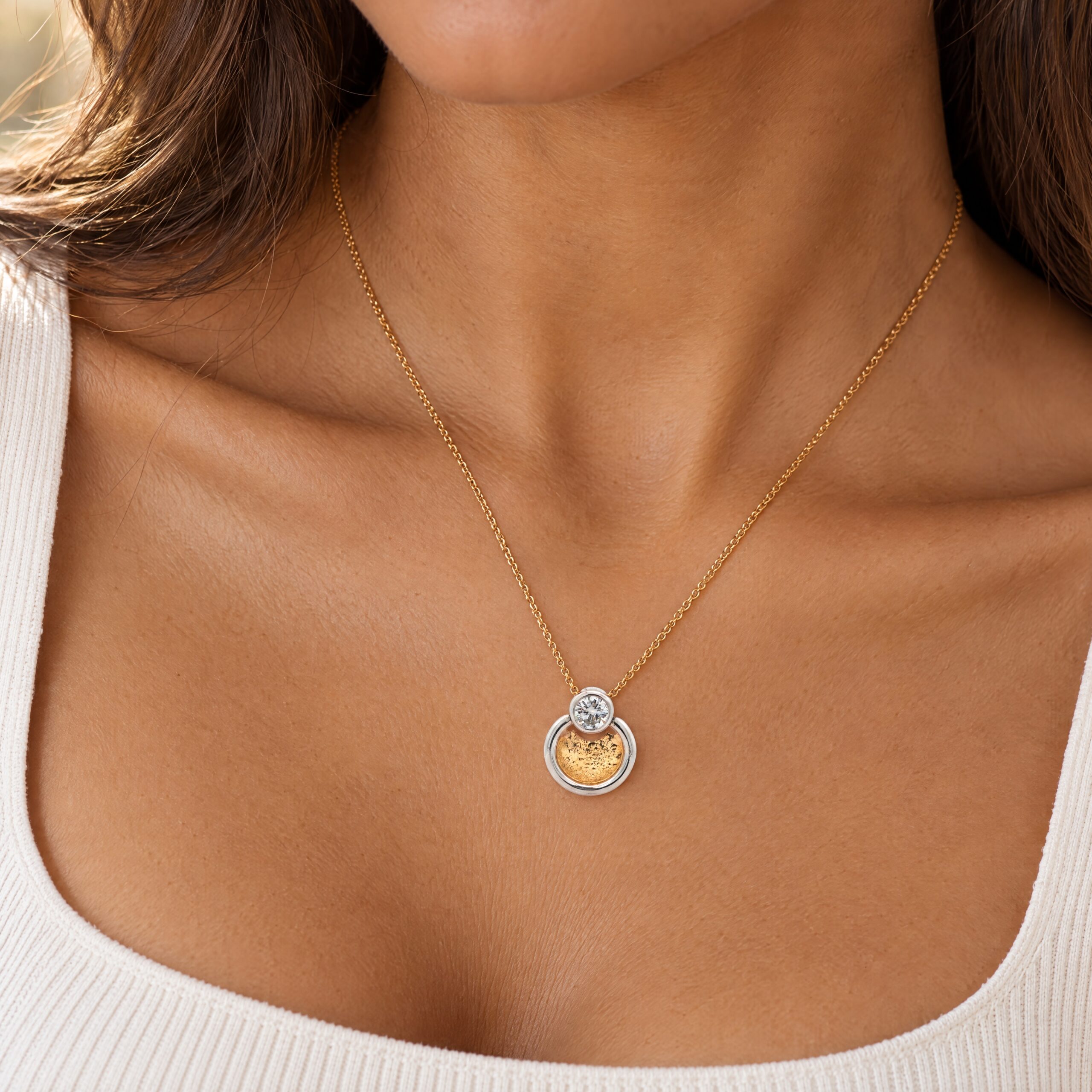 "Golden Orbit" - Vintage Kette mit Anhänger in 14kt Gelbgold & Brillant ca. 0,28ct