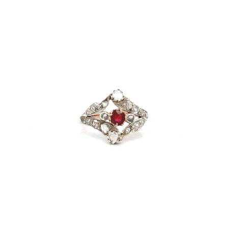 "Forever Love" - Antiker Ring in 18kt Rosegold mit Diamantrosen & Rubin