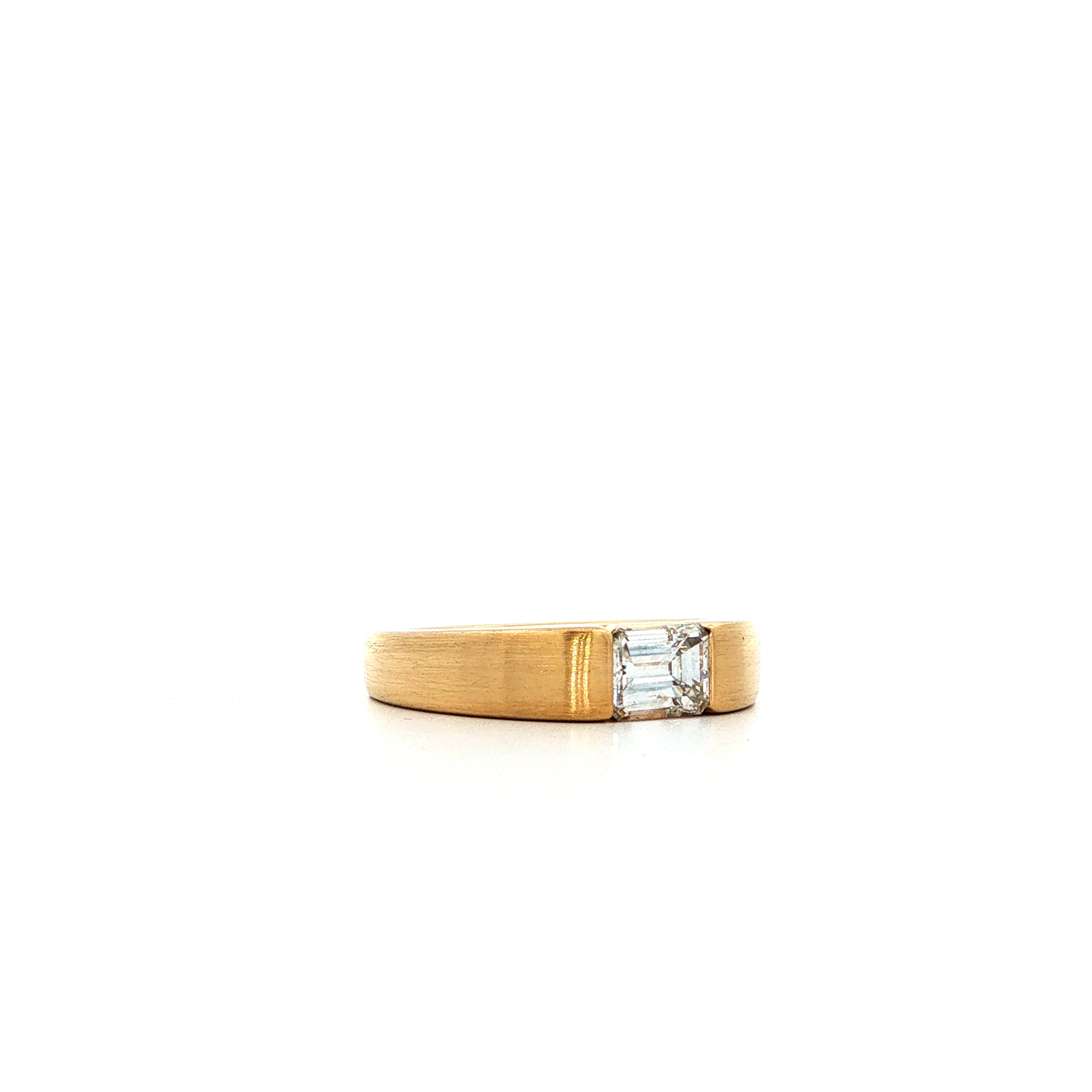 "Golden Emerald" - Moderner Ring in 18kt Gelbgold mit Diamant im Emerald Cut 0,62ct