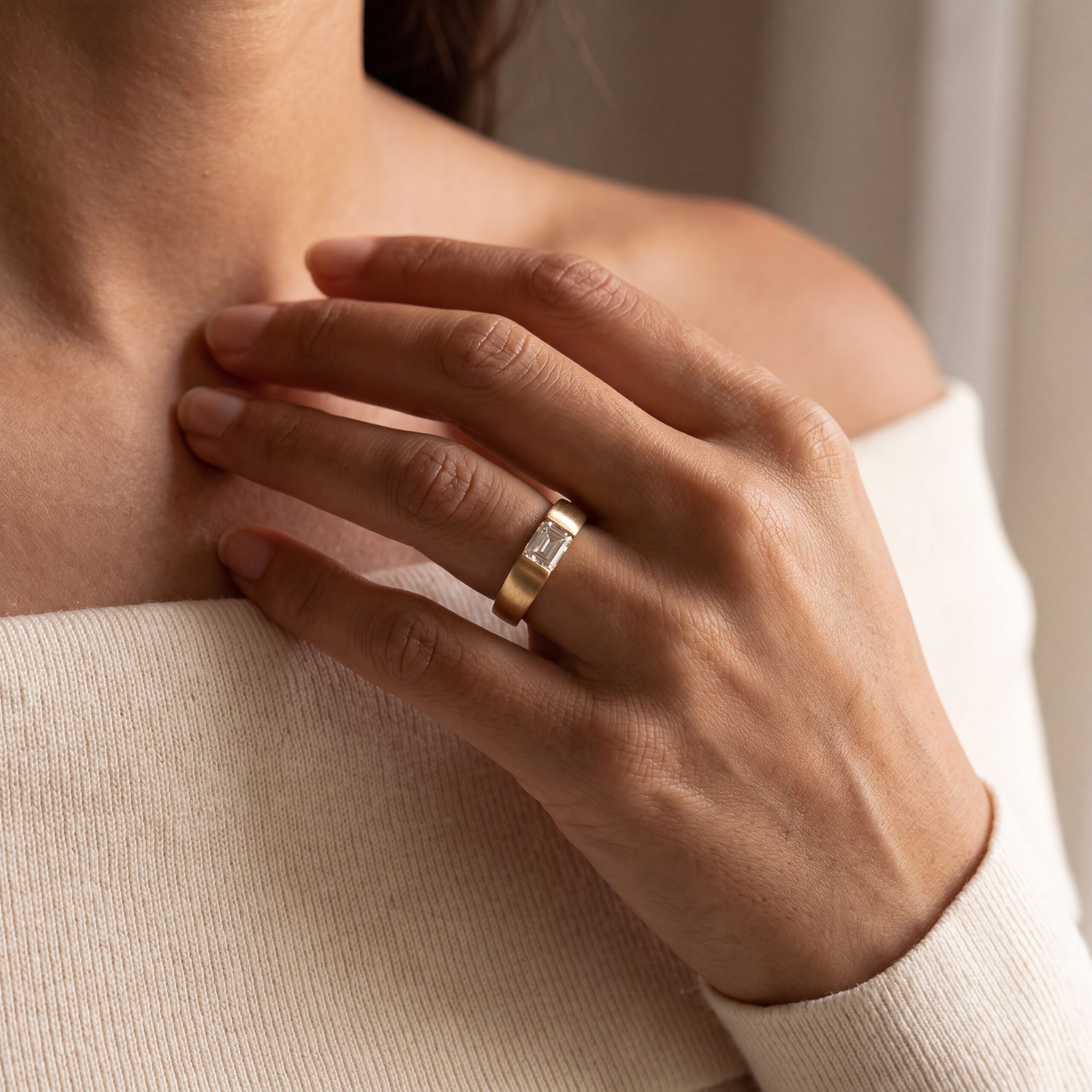 "Golden Emerald" - Moderner Ring in 18kt Gelbgold mit Diamant im Emerald Cut 0,62ct