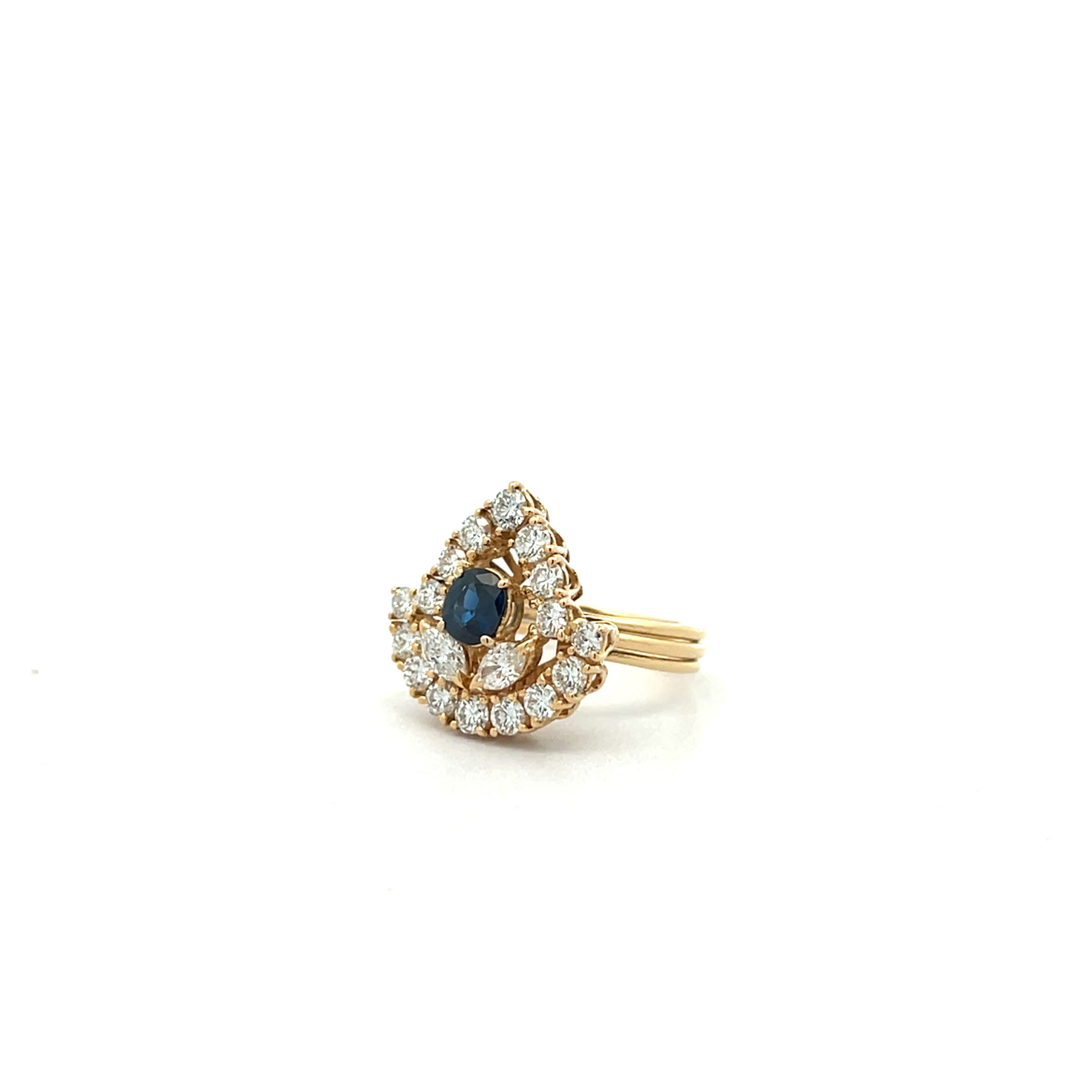 "Königliche Nacht" - Vintage Ring in 18kt Gelbgold mit blauem Saphir & Brillanten