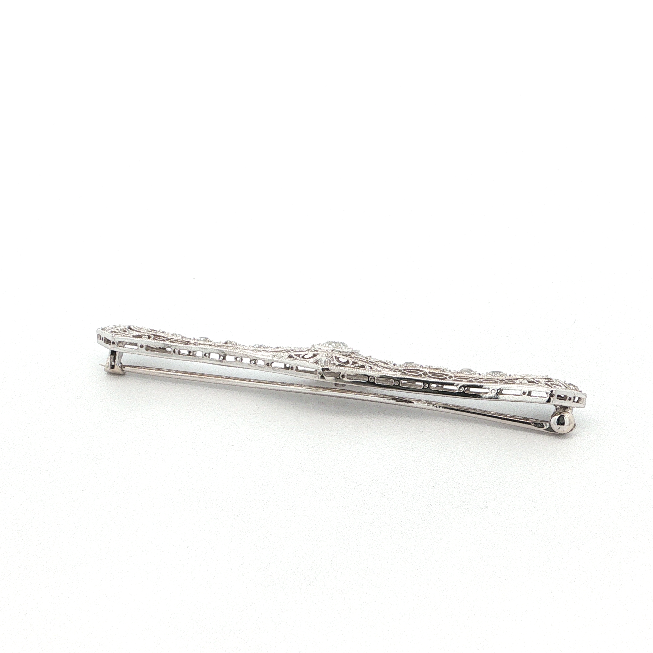 "Élégance 1920" - Antike Brosche aus Platin mit Diamanten