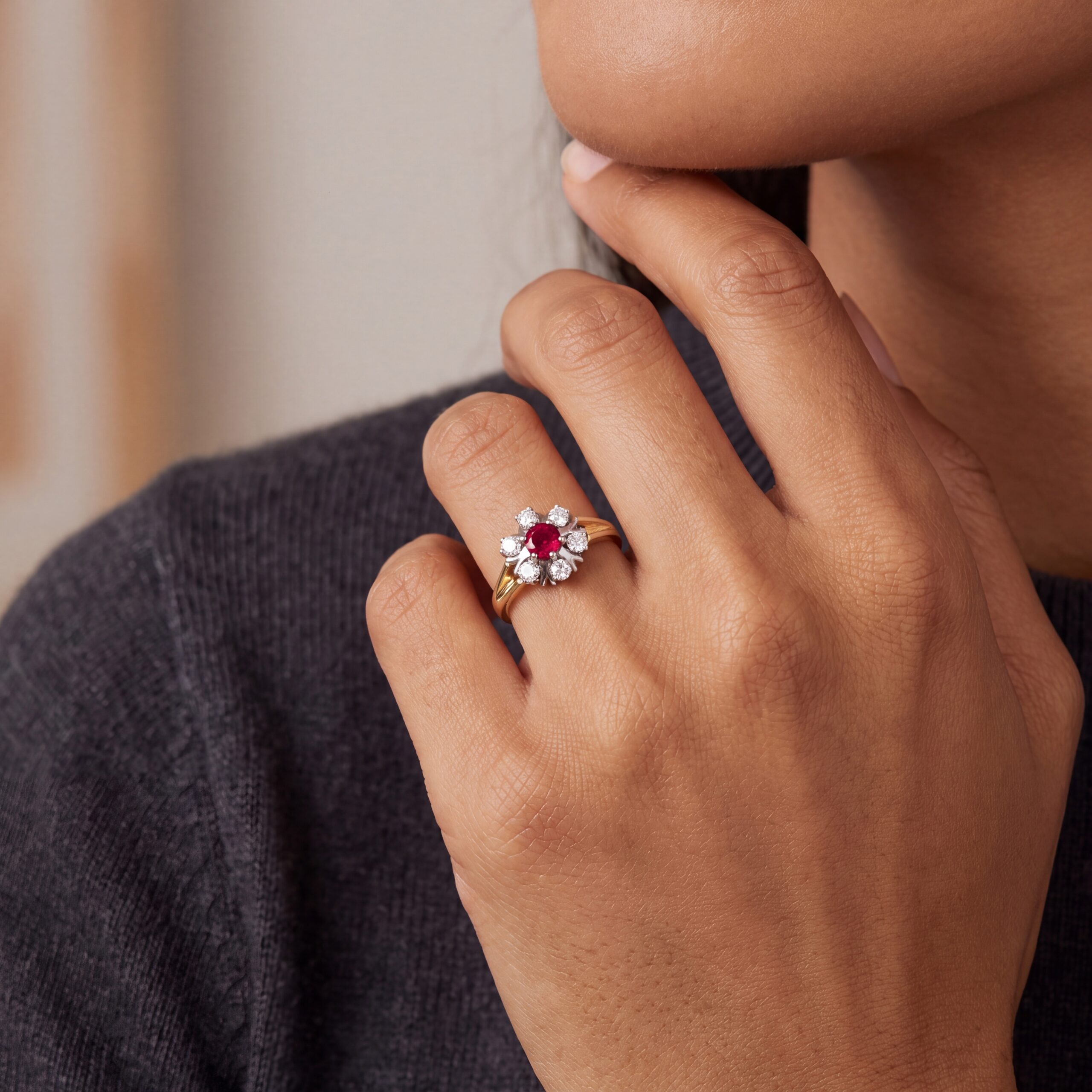 "Ruby Fleur" - Vintage Ring in 14kt Gelbgold mit Brillanten & Rubin