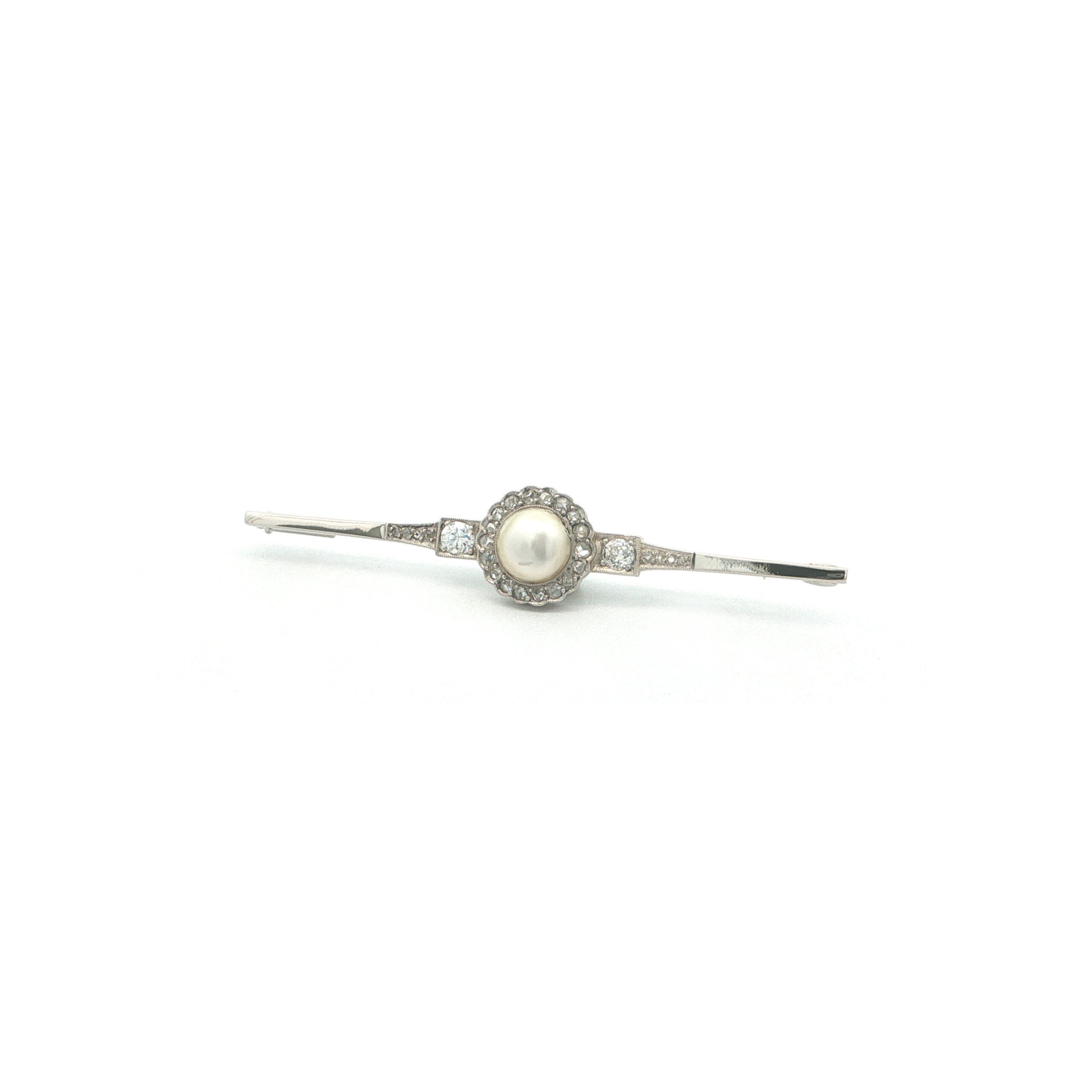 "Art Déco Pearl" - Antike Nadel in 14kt Weißgold mit Perle & Diamanten im Altschliff - Juwelier Steiger
