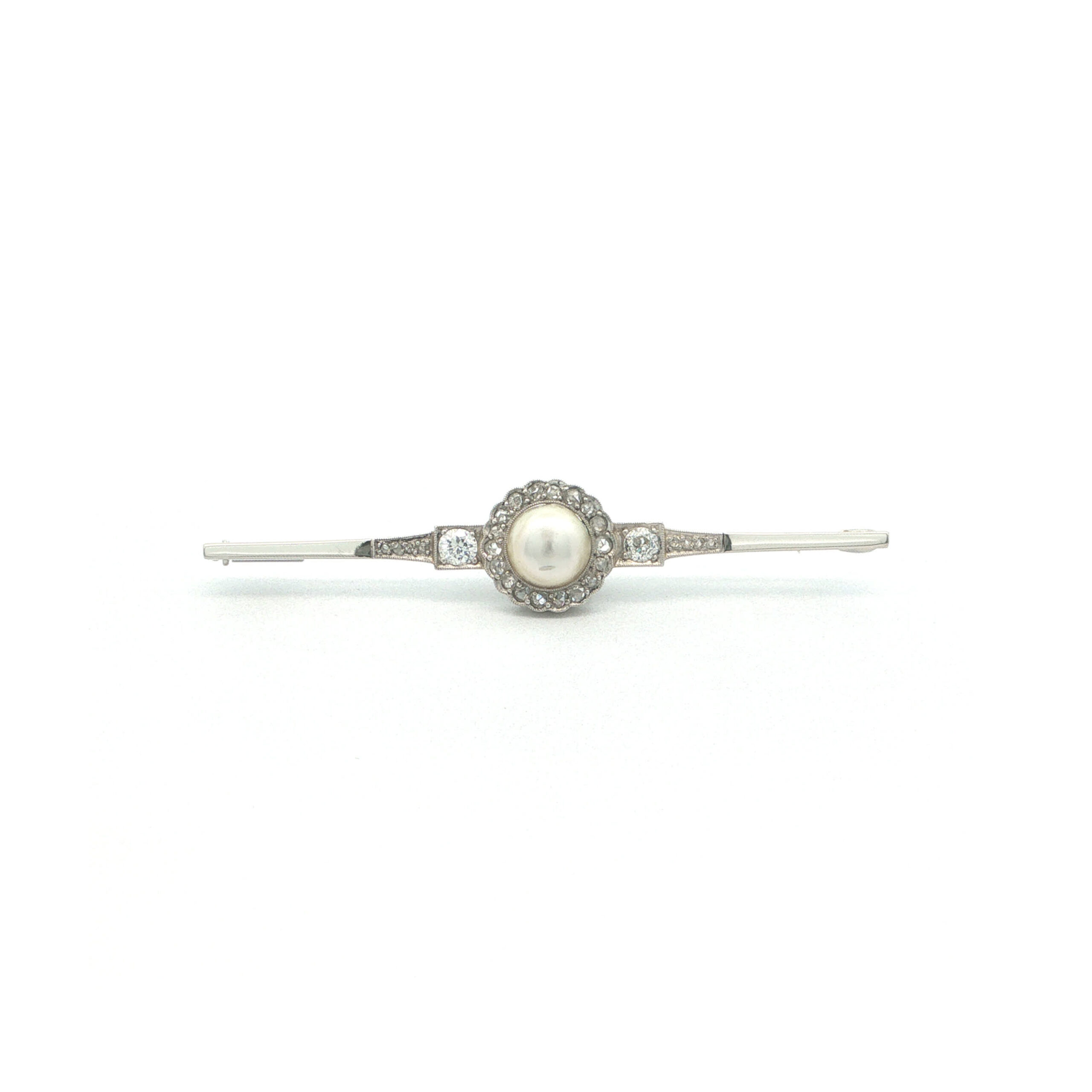"Art Déco Pearl" - Antike Nadel in 14kt Weißgold mit Perle & Diamanten im Altschliff - Juwelier Steiger