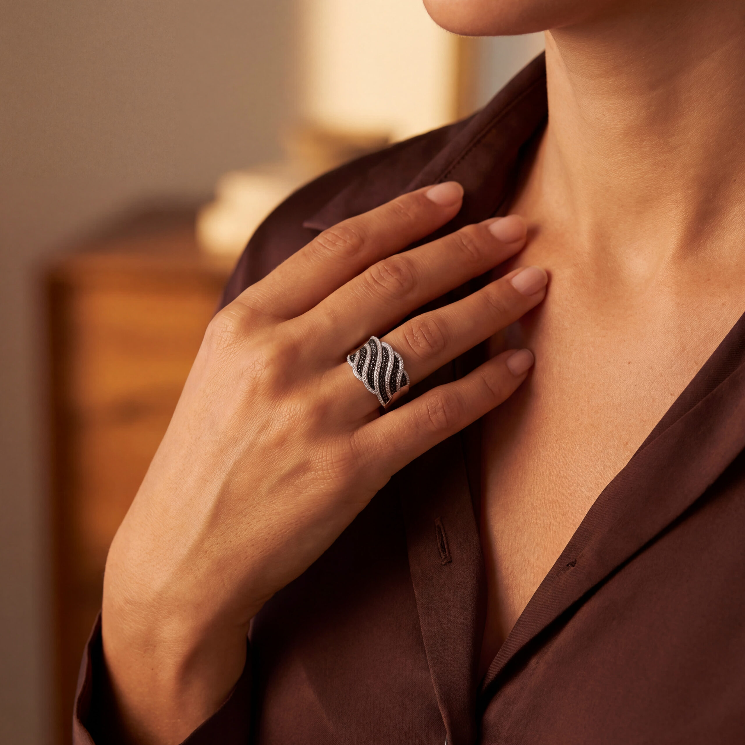 "Black Waves" - Vintage Ring in 14kt Weißgold mit Diamanten - Juwelier Steiger