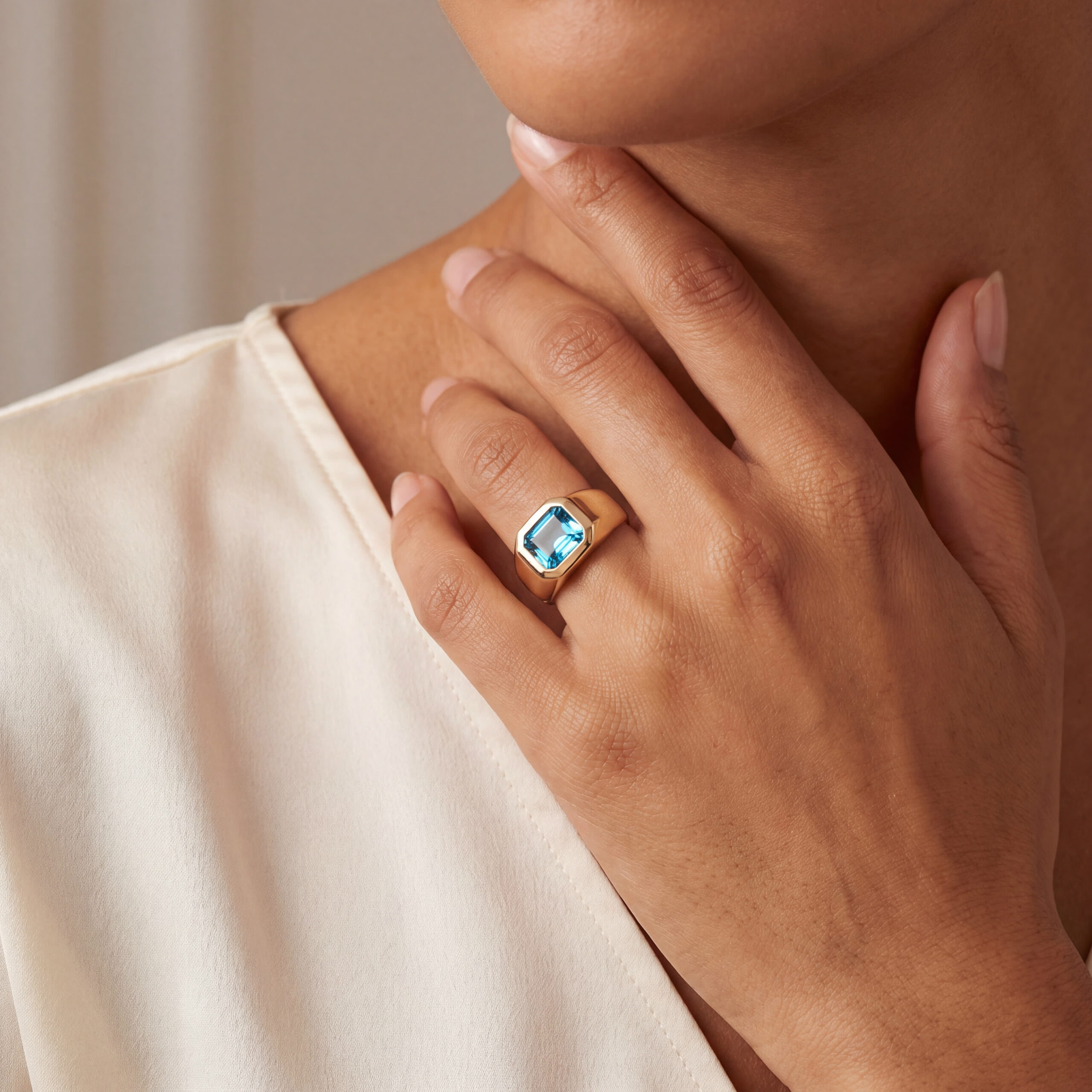 "Blue Lagoon" - Vintage Ring in 14kt Gelbgold mit Blautopas - Juwelier Steiger