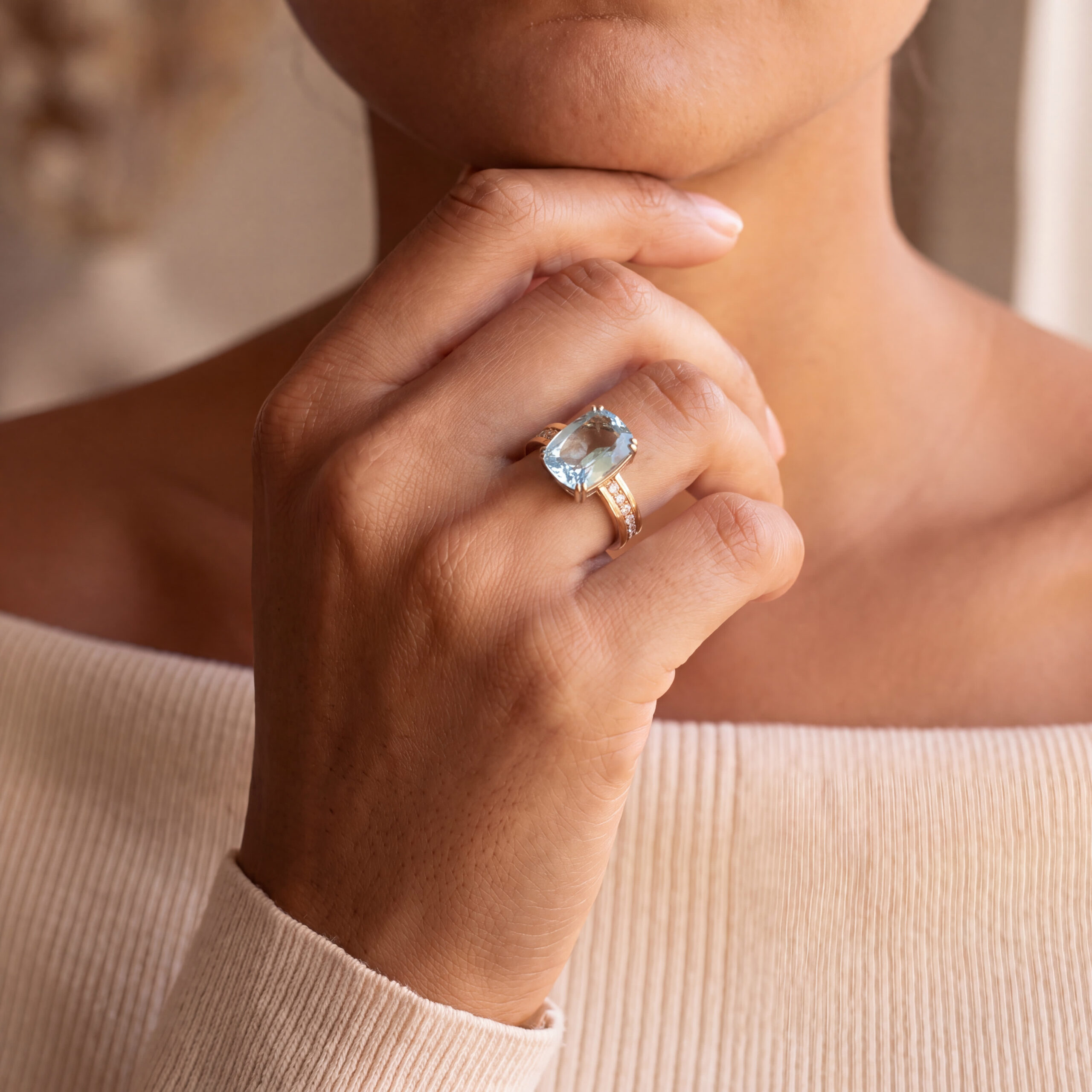 "Blue Water" - Vintage Ring in 18kt Gelbgold mit Aquamarin & Diamanten - Juwelier Steiger