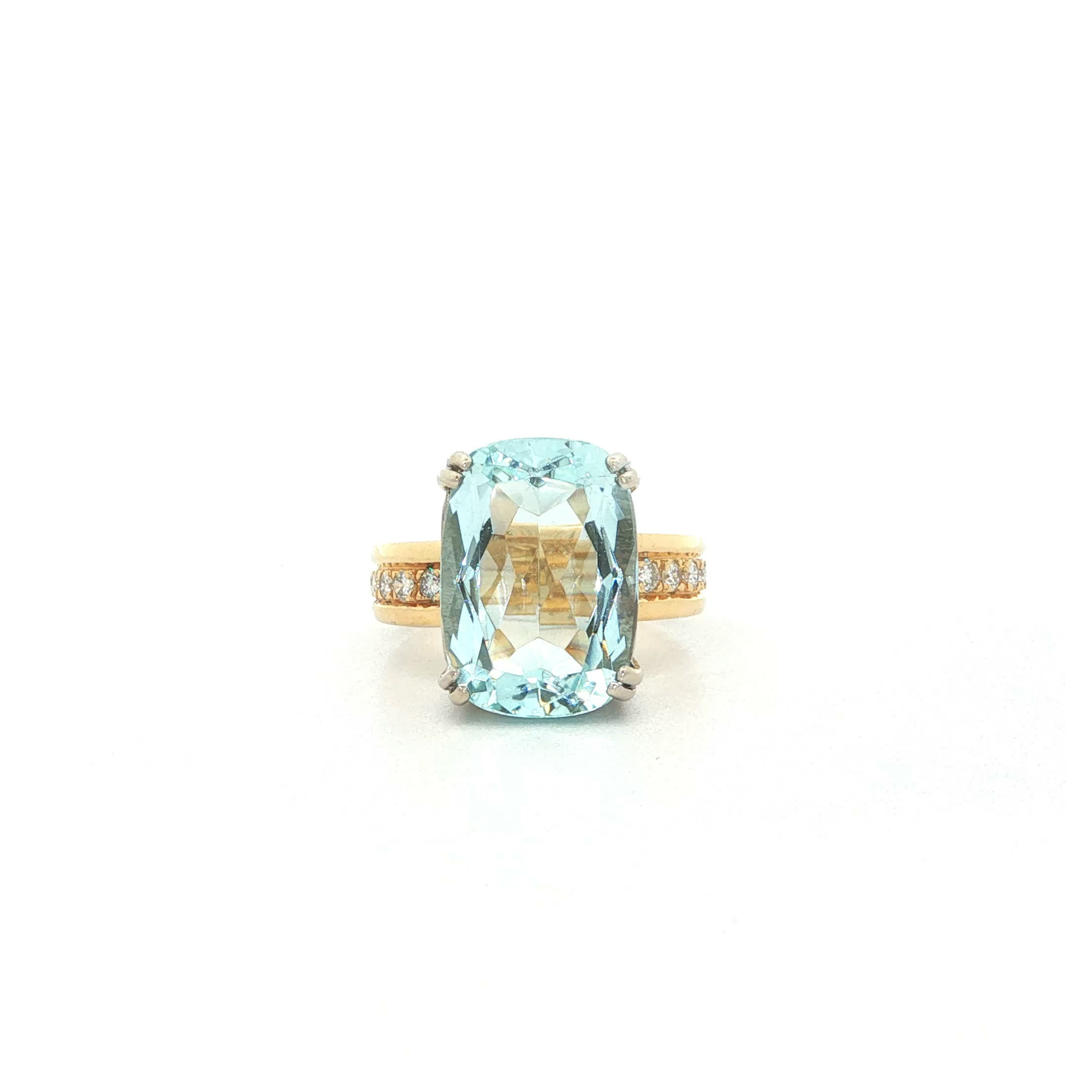 "Blue Water" - Vintage Ring in 18kt Gelbgold mit Aquamarin & Diamanten - Juwelier Steiger