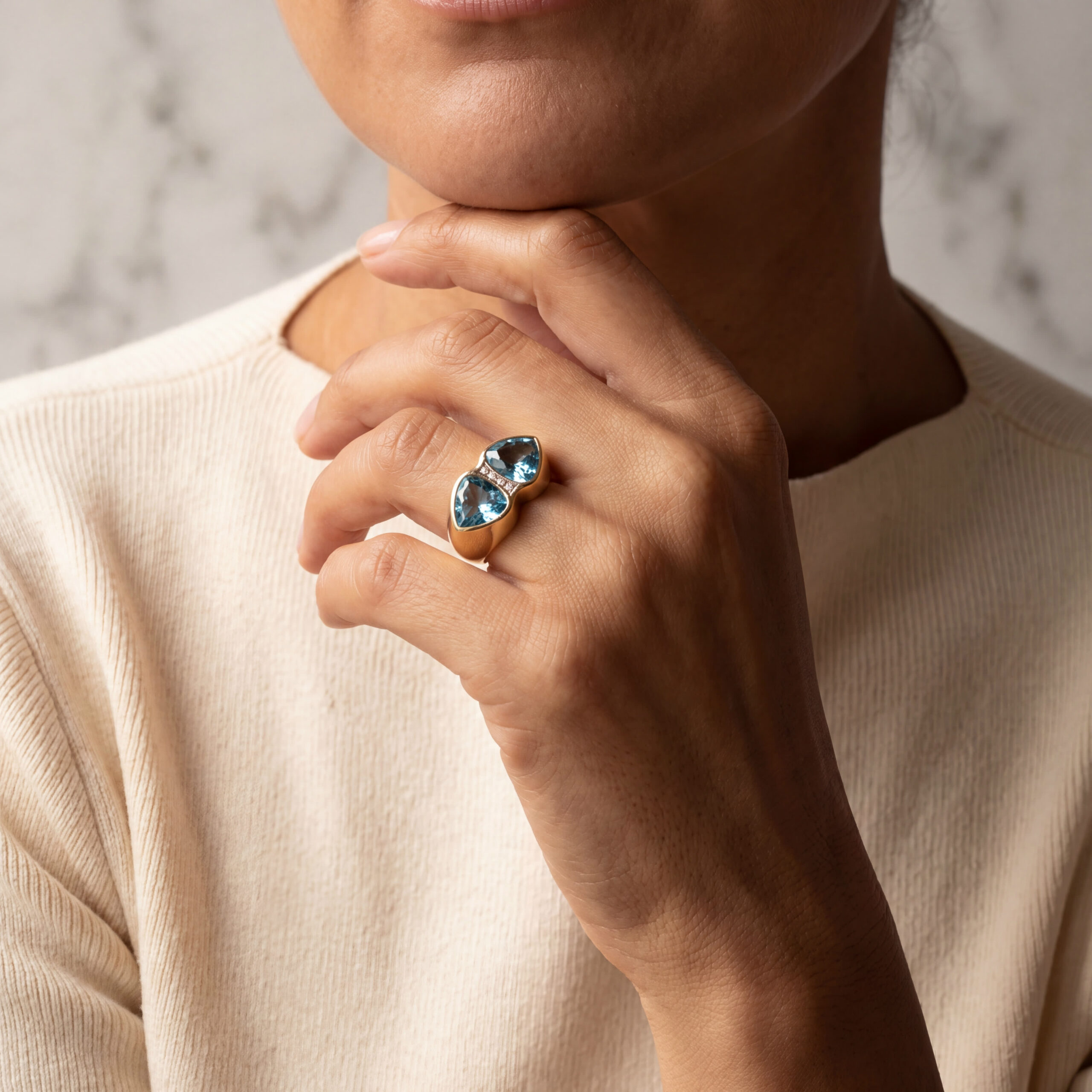 "Blue Wings" - Vintage Ring in 14kt Gelbgold mit Blautopas & Diamanten - Juwelier Steiger