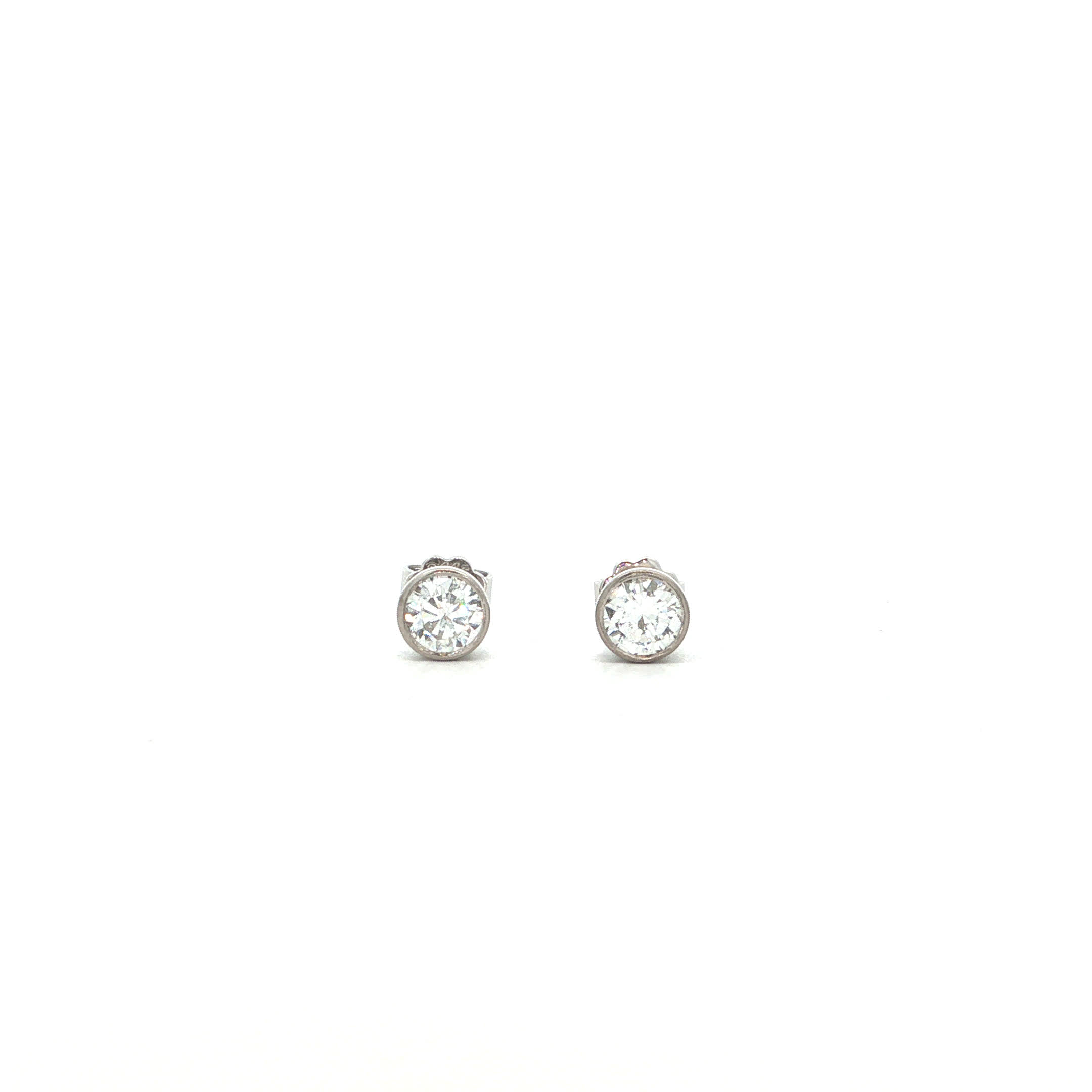 "Classic Sparkle" - Vintage Ohrstecker in Zargenfassung aus 18kt Weißgold mit Brillanten zus. ca. 1,0ct LC/E - Juwelier St...