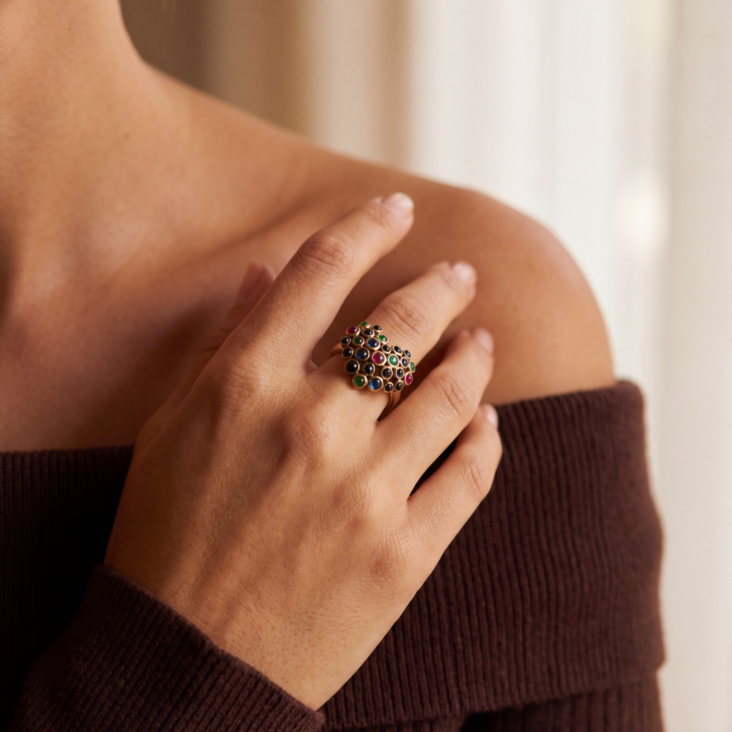 "Confetti Heart" - Vintage Ring in 18kt Gelbgold mit Cabochons von Rubin, Smaragd & Saphir - Juwelier Steiger
