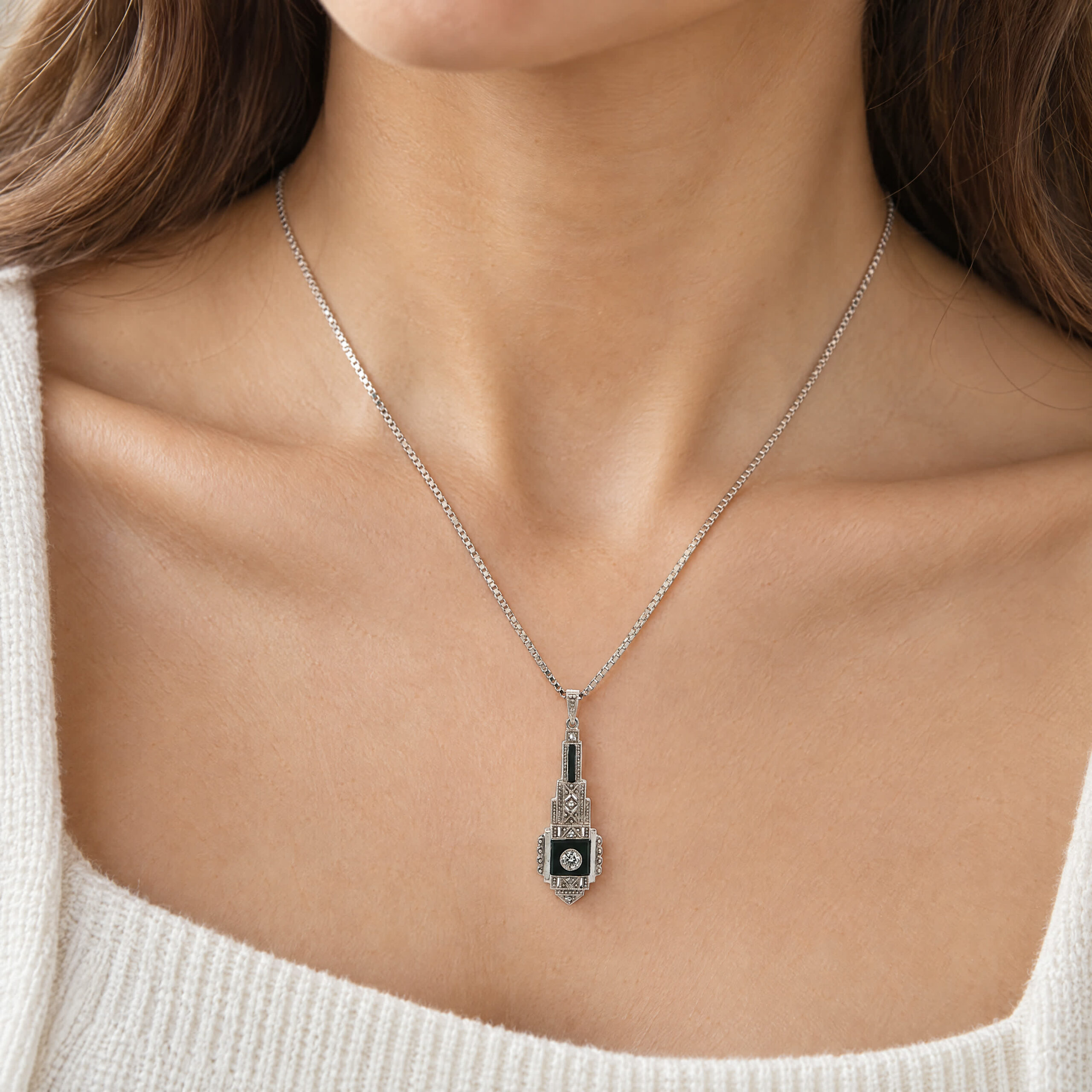 "Déco Noire" - Antike Kette in 14kt Weißgold mit Diamant im Altschliff - Juwelier Steiger