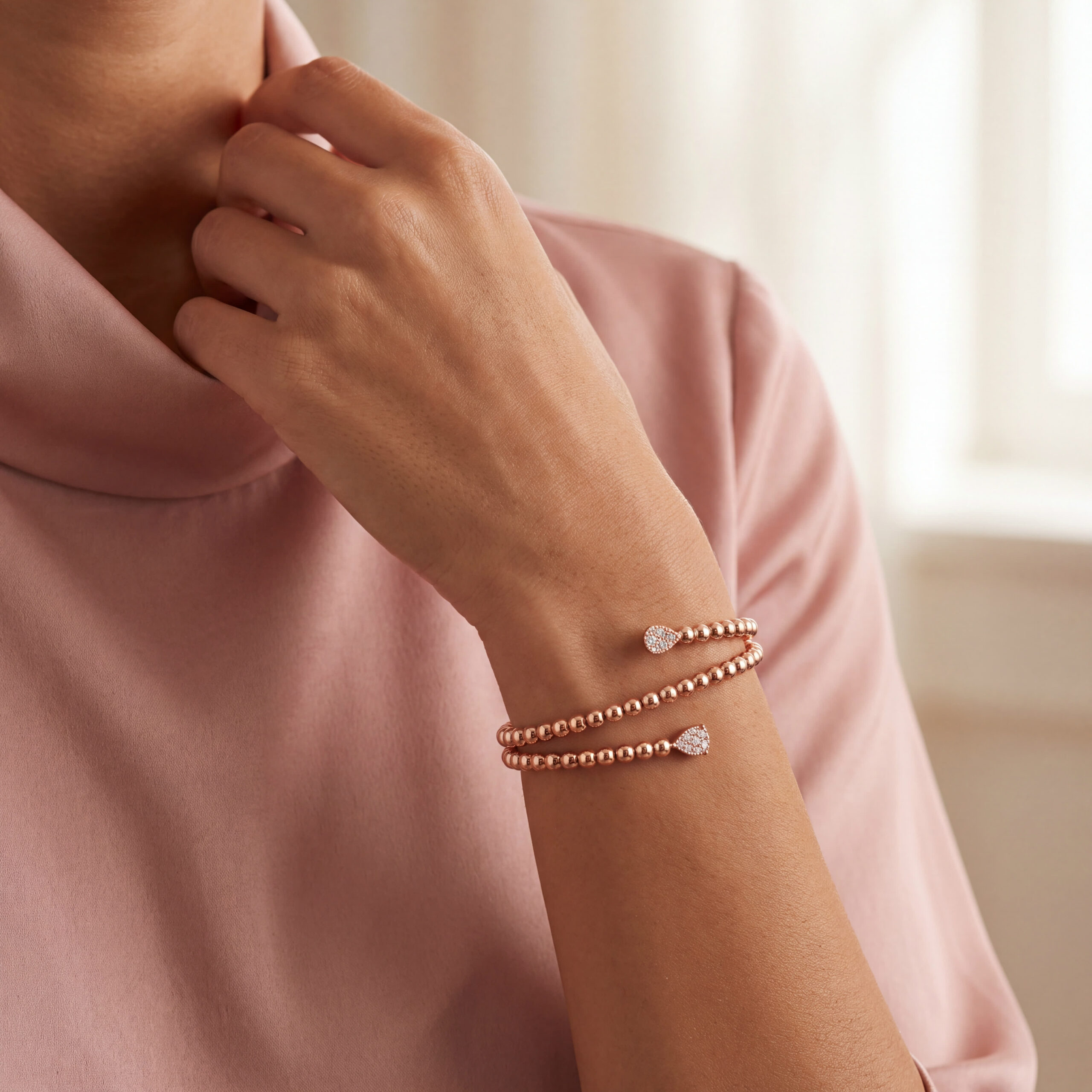 "Dancing Diamonds" - Moderner Armreif in 18kt Rosegold mit Brillanten zus. ca. 0,50ct aus 750er Roségold - Juwelier Steiger
