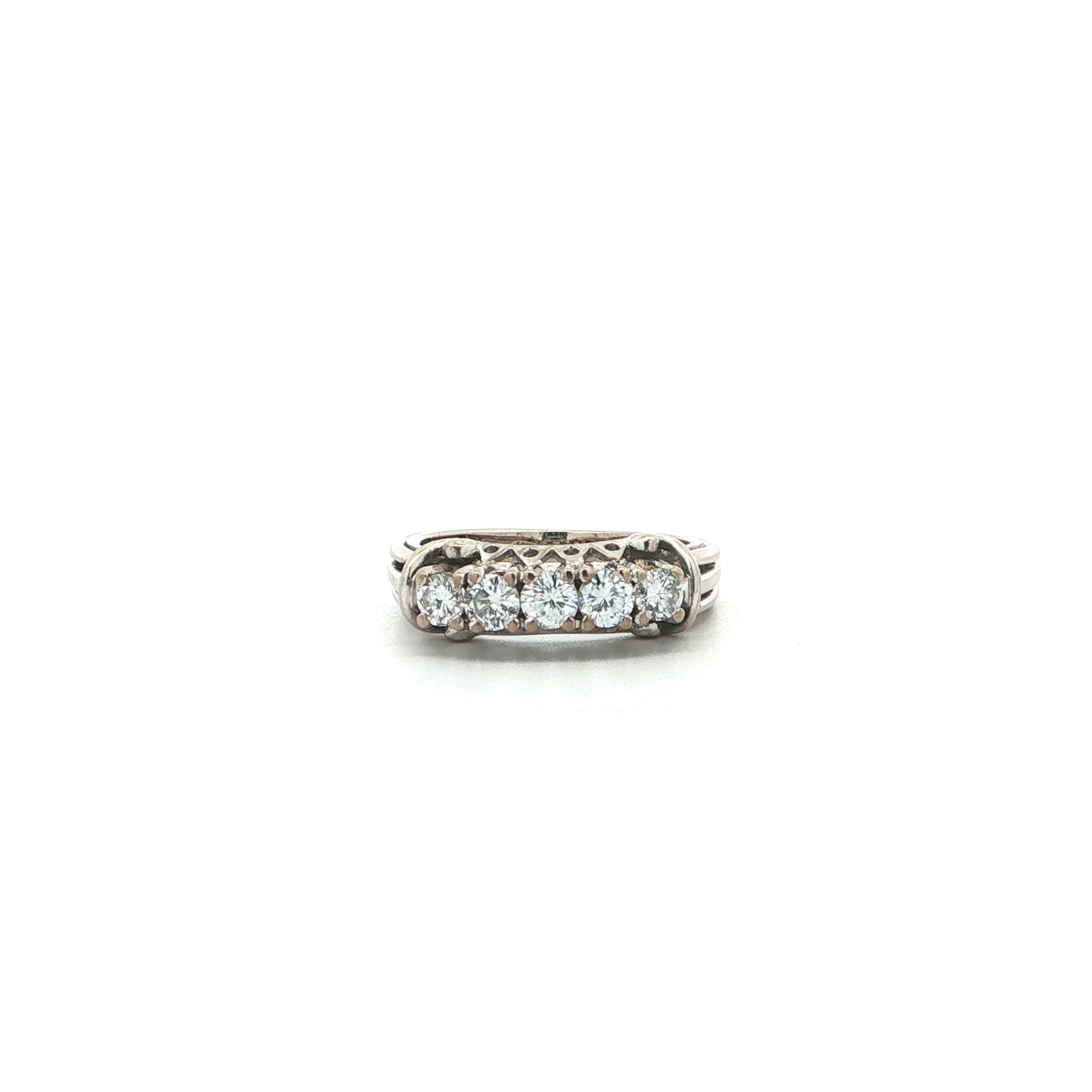 "Diamond Boulevard" - Vintage Ring 18 Karat Weißgold Ring mit Peridot Stein - Juwelier Steiger