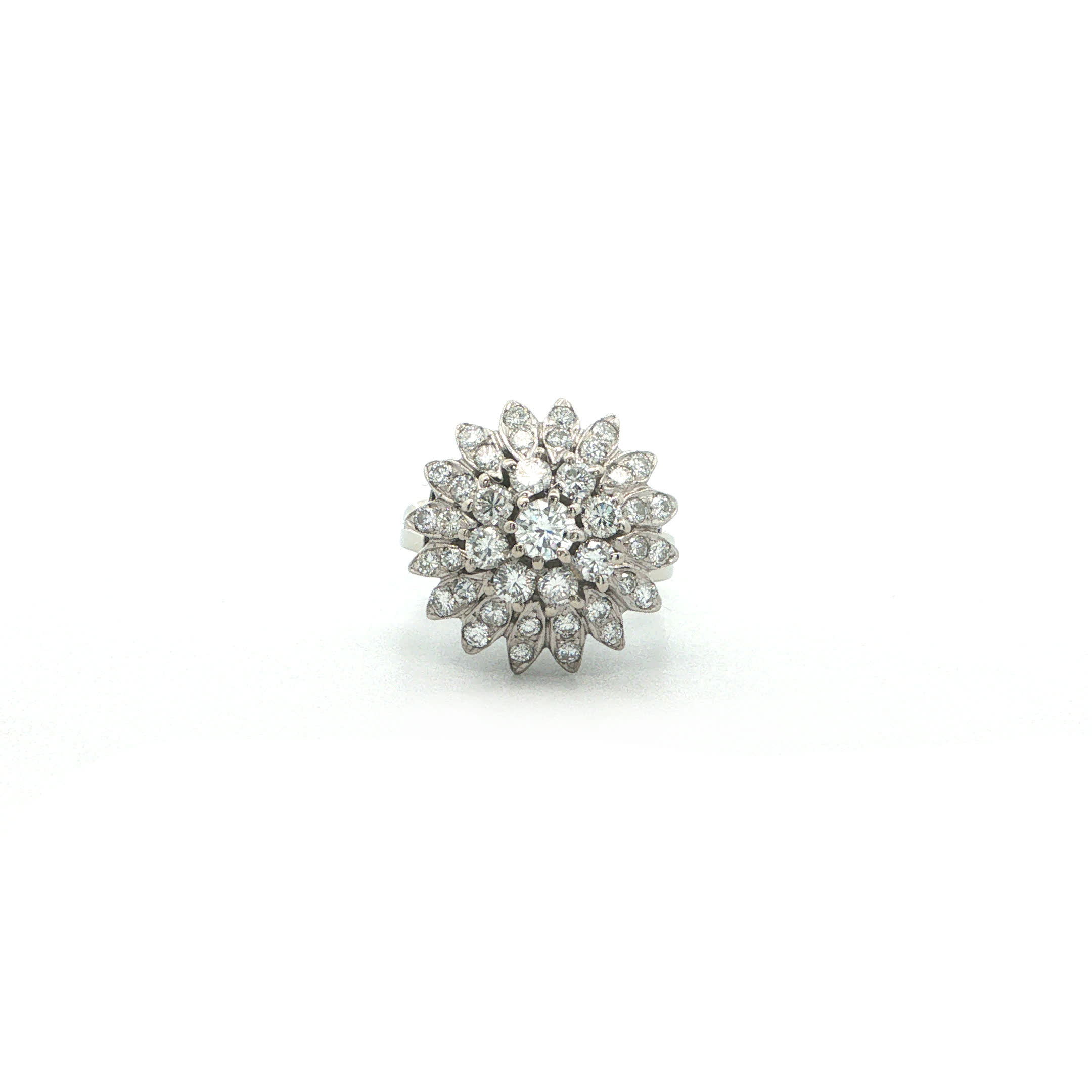 "Diamond Dahlia" - Vintage Ring in 18kt Weißgold mit Brillanten - Juwelier Steiger
