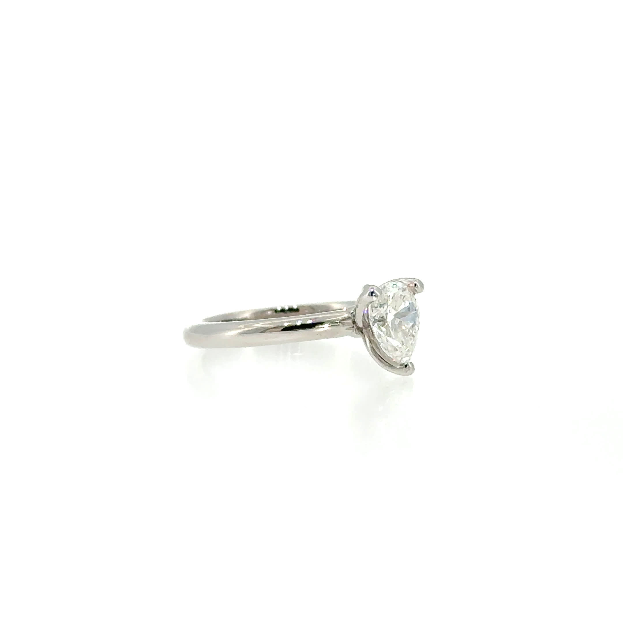 "Drop of Love" - Moderner Ring in 18kt Weißgold mit Diamant im Tropfenschliff 1,01ct - Juwelier Steiger