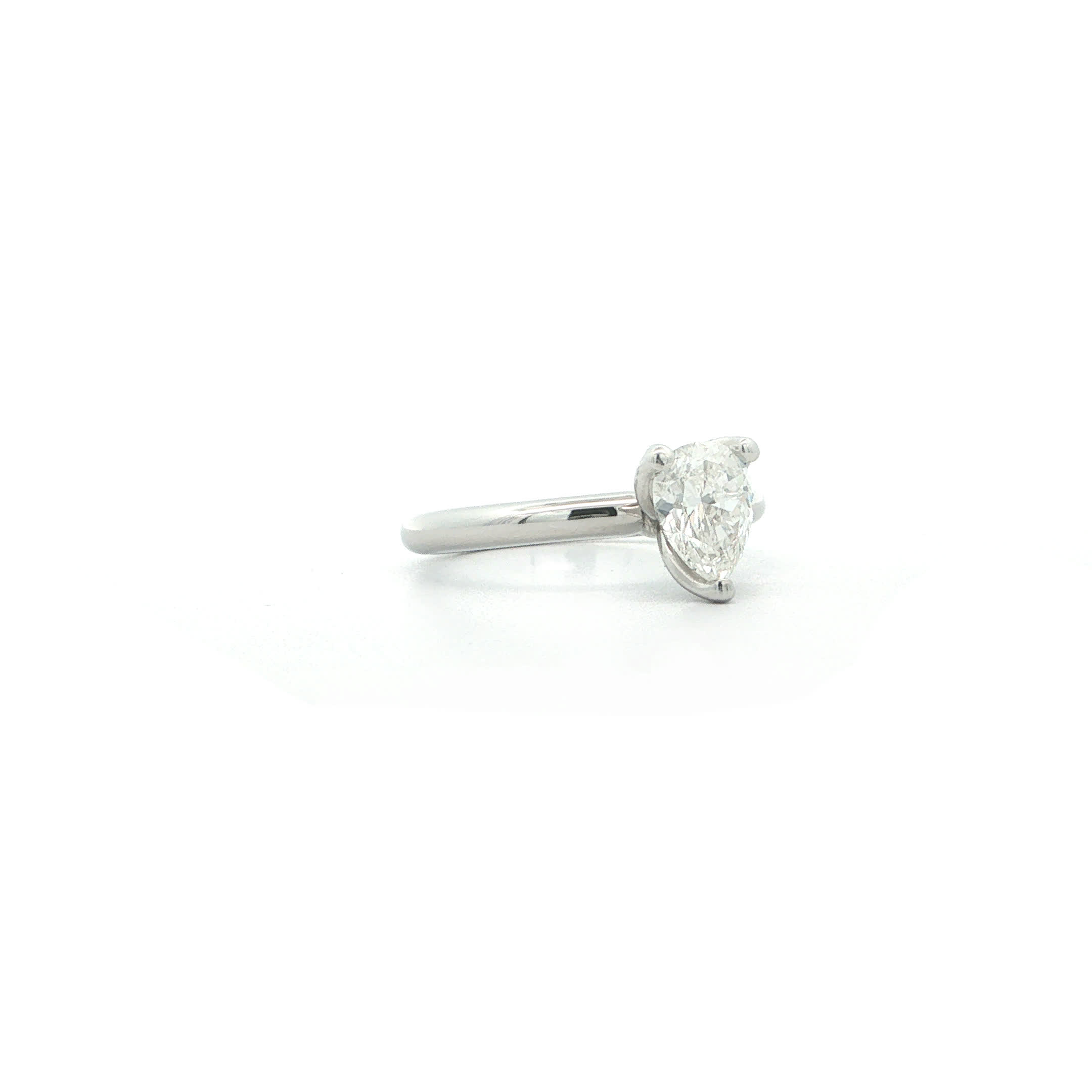 "Drop of Love" - Moderner Ring in 18kt Weißgold mit Diamant im Tropfenschliff 1,01ct - Juwelier Steiger