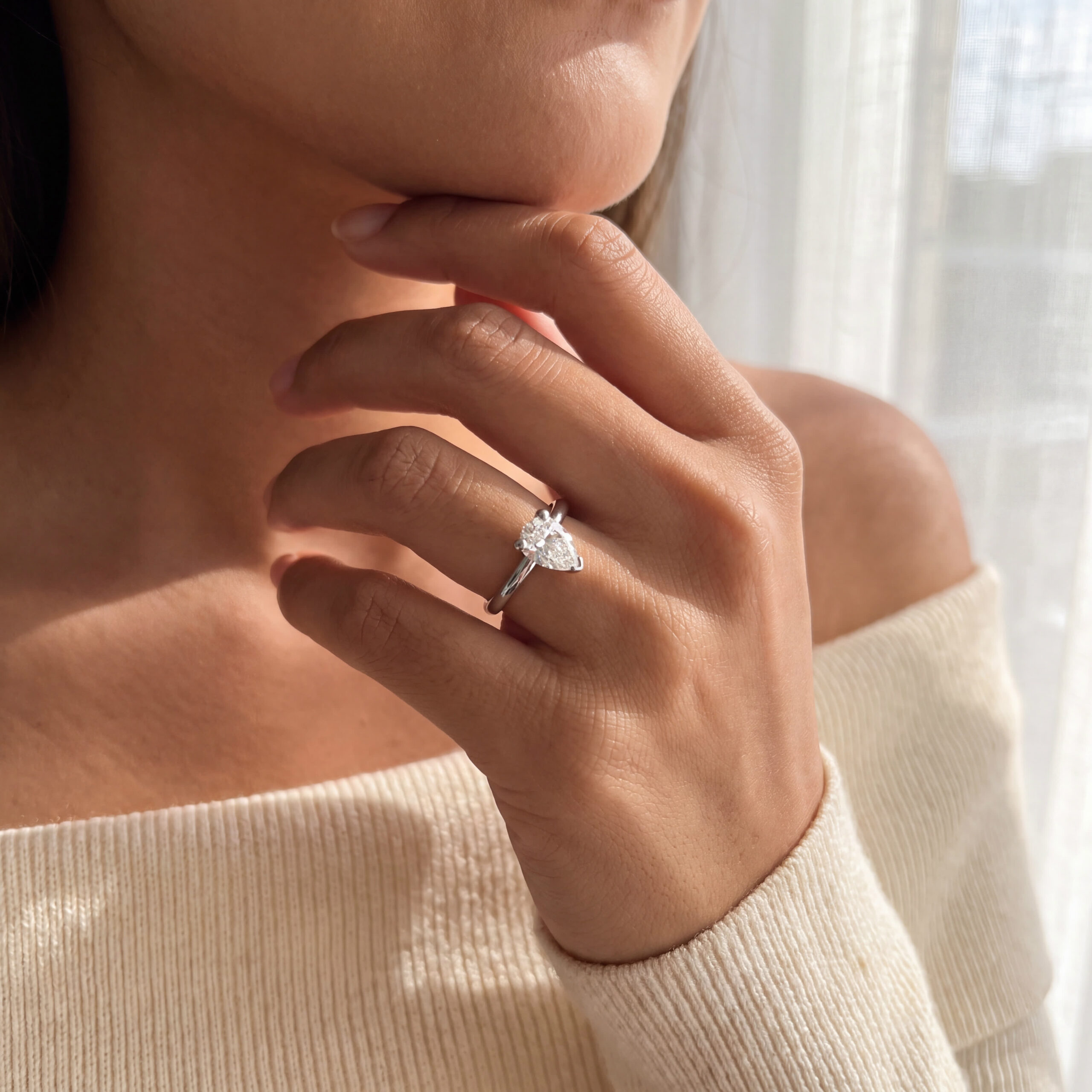 "Drop of Love" - Moderner Ring in 18kt Weißgold mit Diamant im Tropfenschliff 1,01ct - Juwelier Steiger