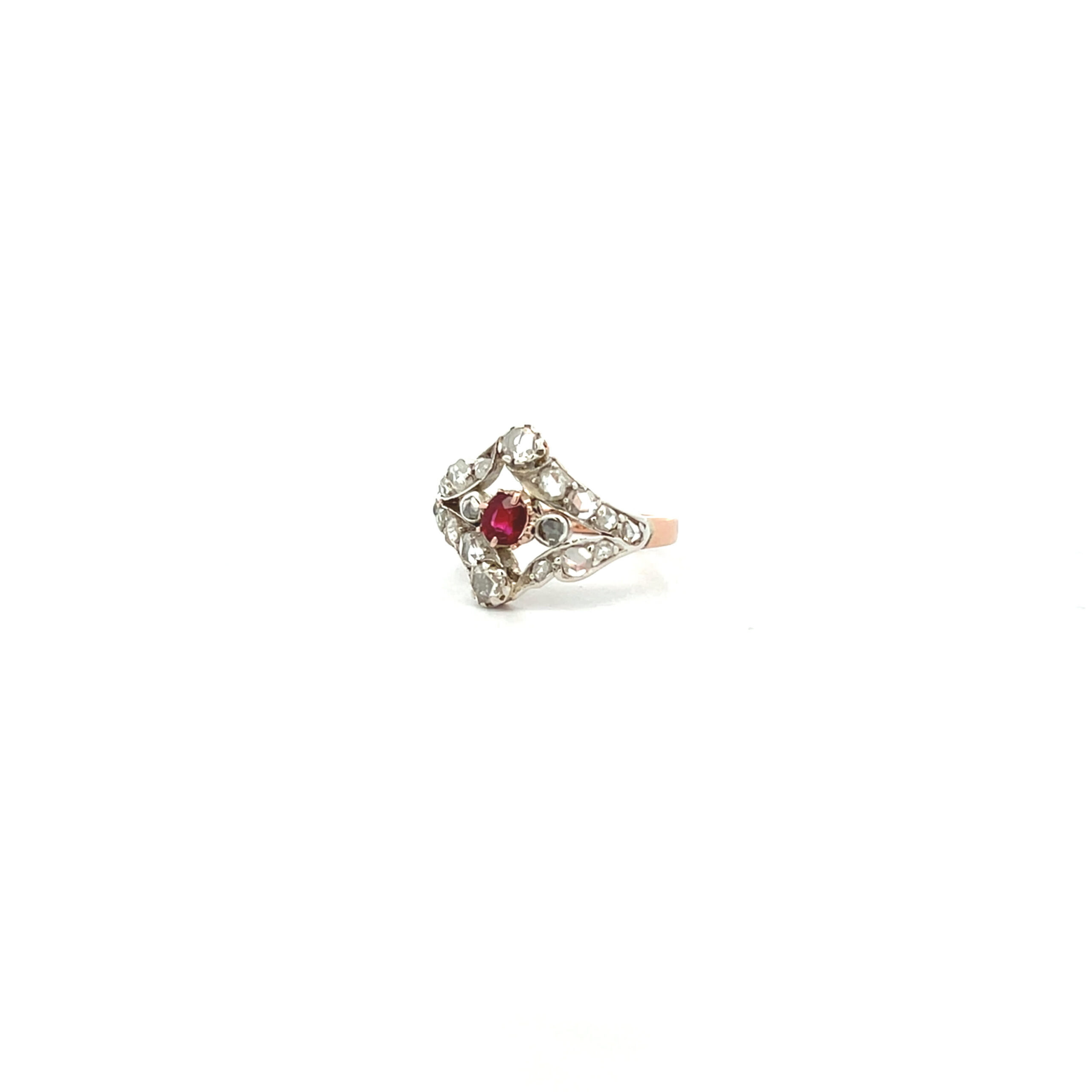 "Forever Love" - Antiker Ring in 18kt Rosegold mit Diamantrosen & Rubin - Juwelier Steiger