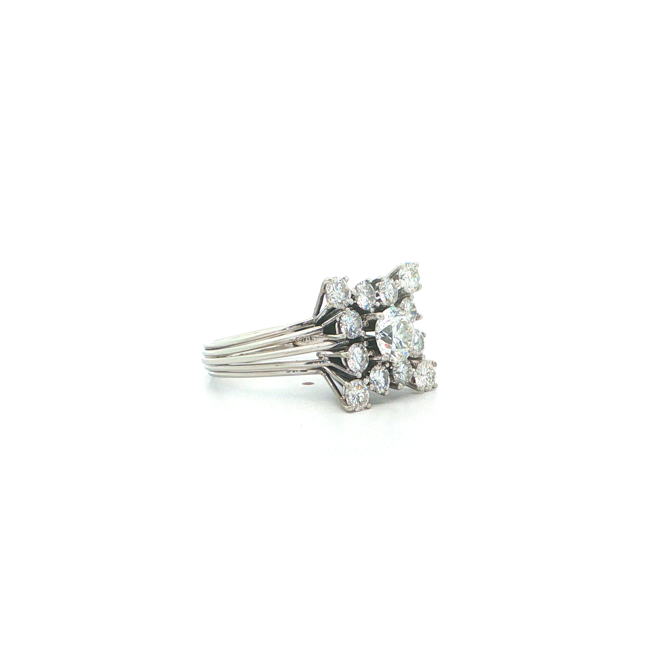 "Frozen Sparkle" - Imposanter Vintage Ring in 18kt Weißgold mit Brillanten zus. ca. 2,76ct - Juwelier Steiger
