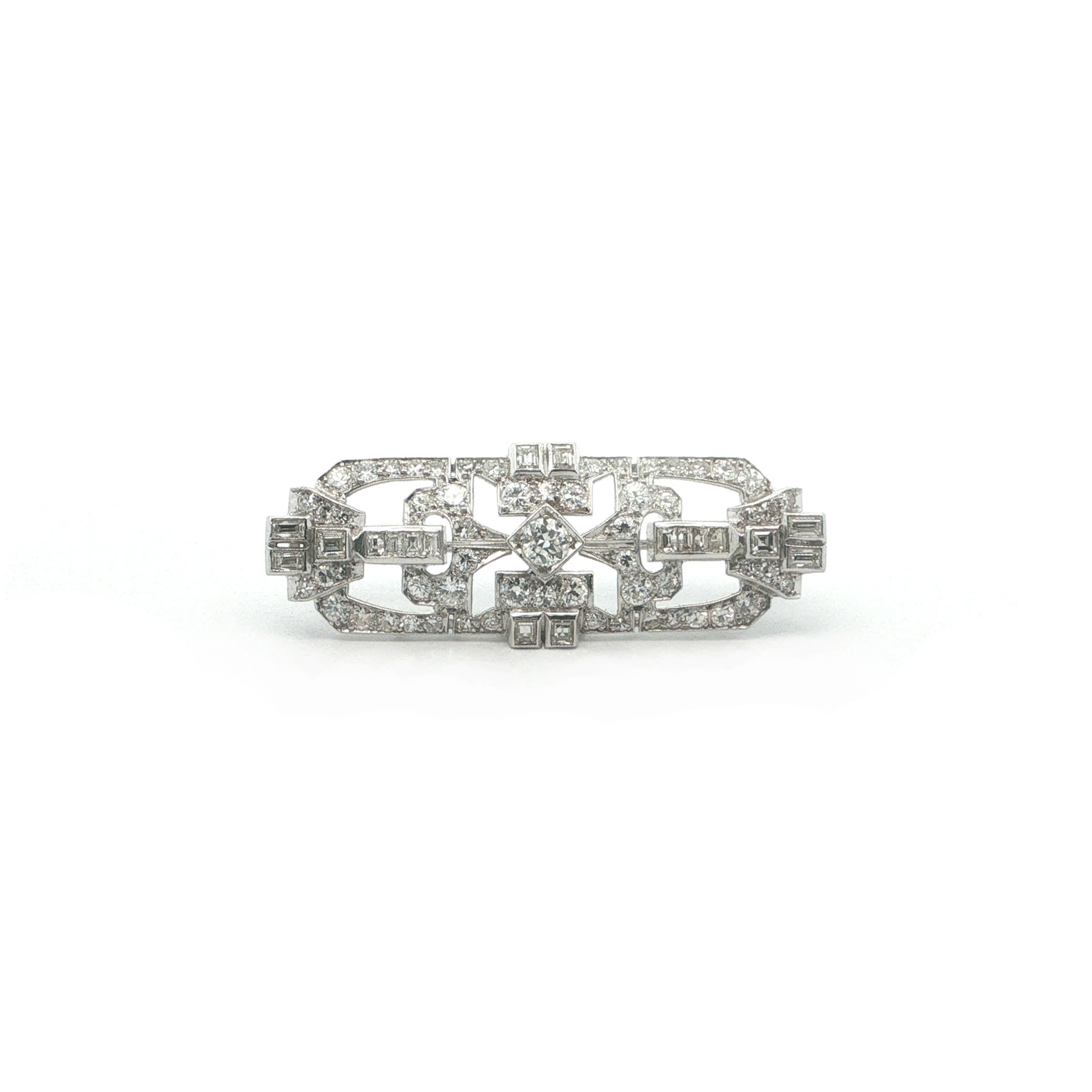 "Funkelnde Geometrie" - Antike Brosche des Art Déco aus Platin mit Diamanten - Juwelier Steiger