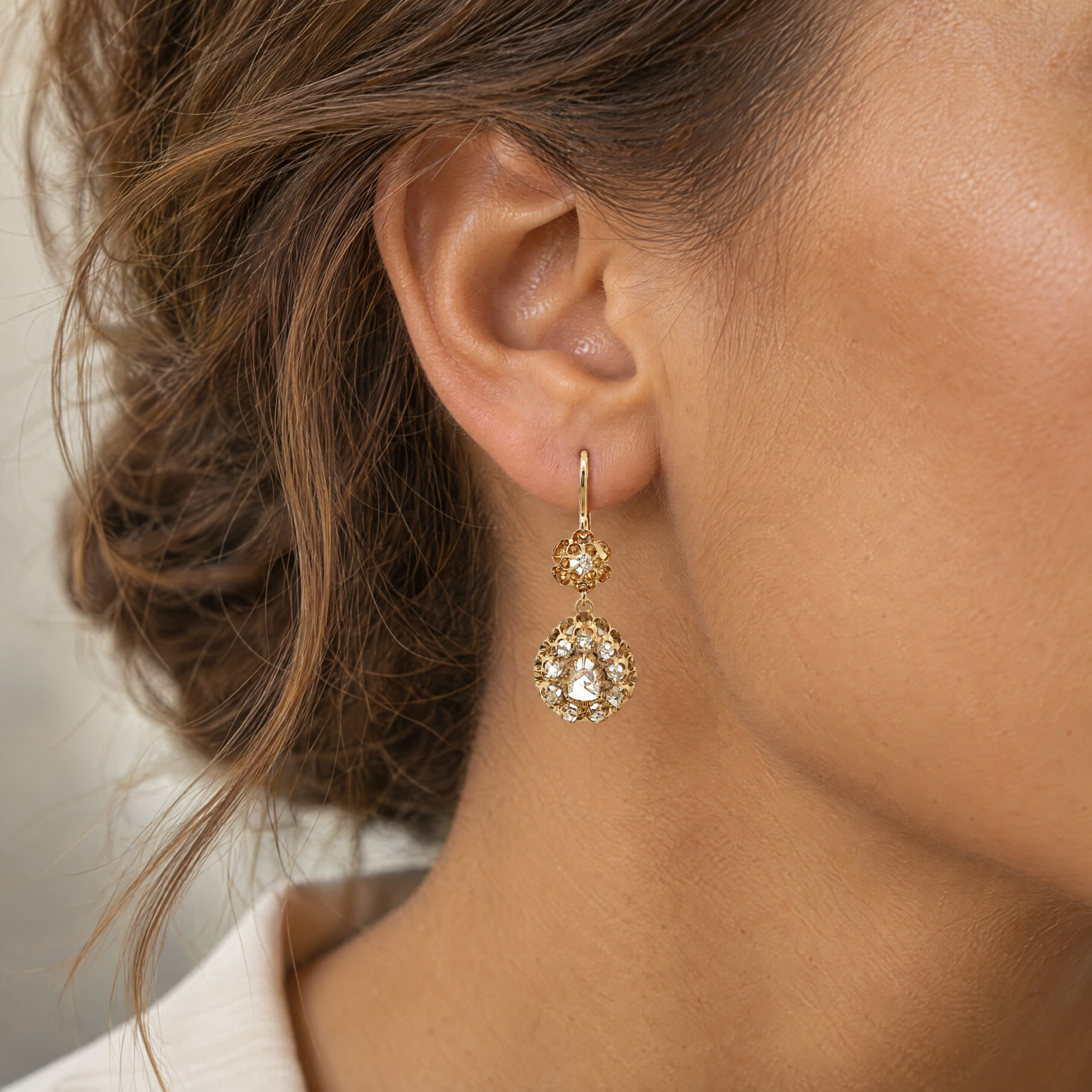 "Golden Lace" - Vintage Ohrhänger in 14kt Gelbgold mit Diamantrosen - Juwelier Steiger