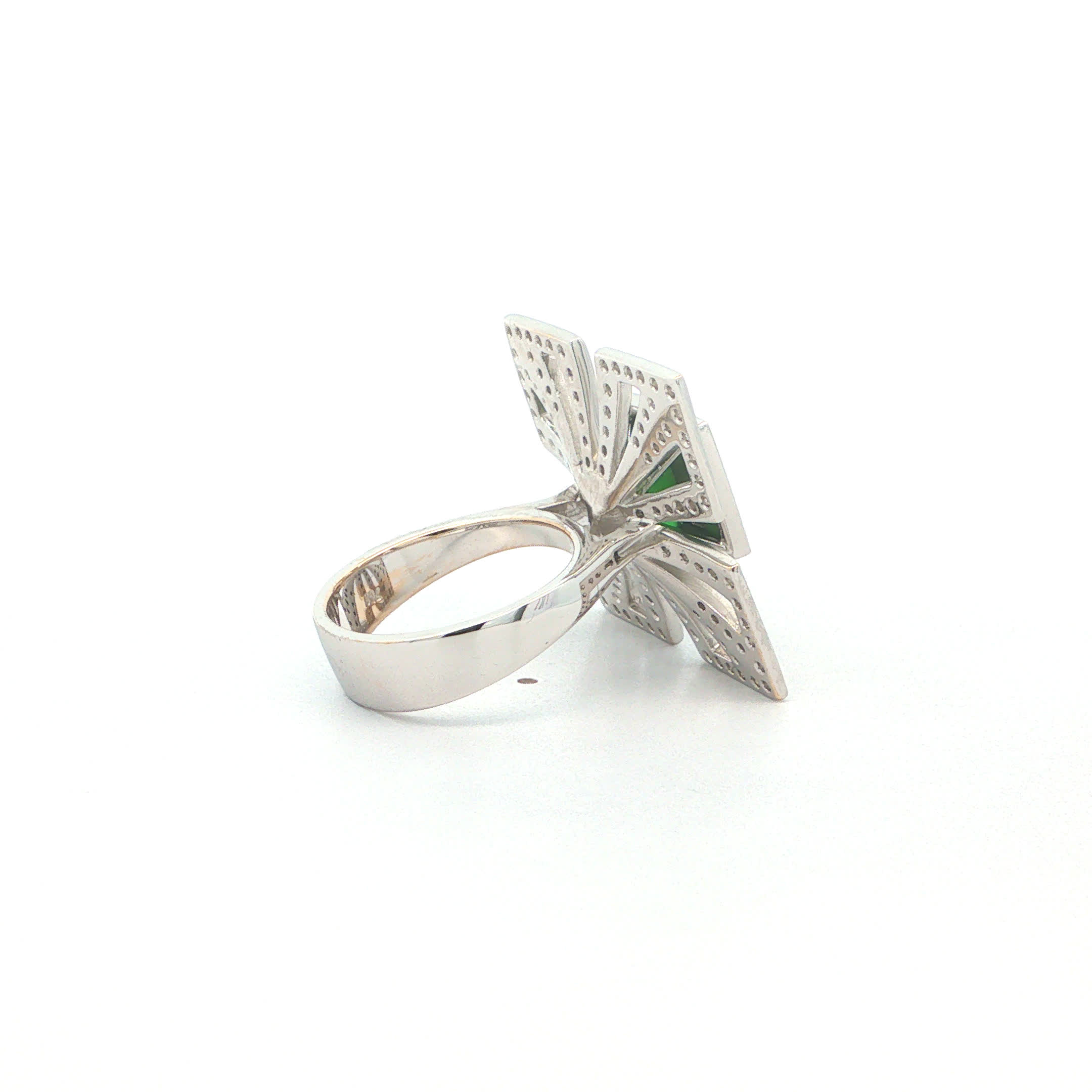"Green Geometry" - Vintage Ring in 18kt Weißgold mit grünem Turmalin & Brillanten - Juwelier Steiger