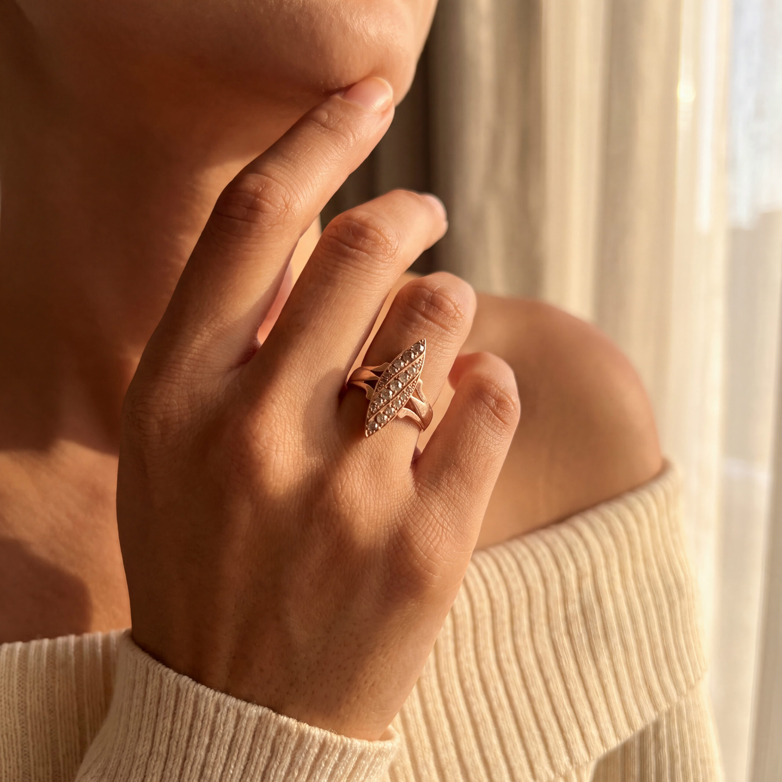 "Jugendstil Schiffchen" - Antiker Ring in 14kt Rosegold mit Diamantrosen - Juwelier Steiger
