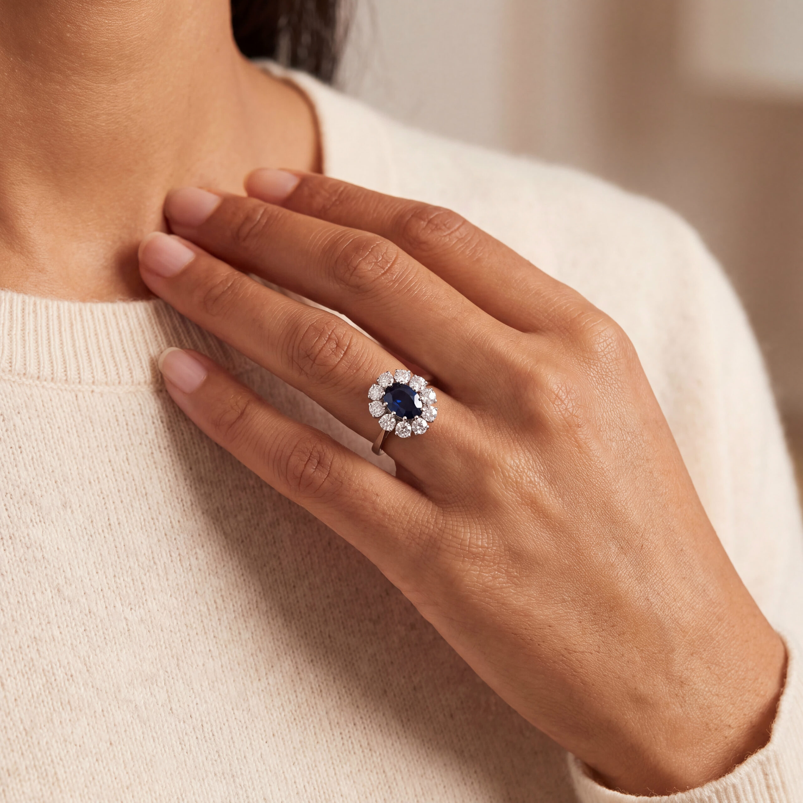 "Kate´s Choice" - Vintage Ring in 18kt Weißgold mit Brillanten & Saphir - Juwelier Steiger