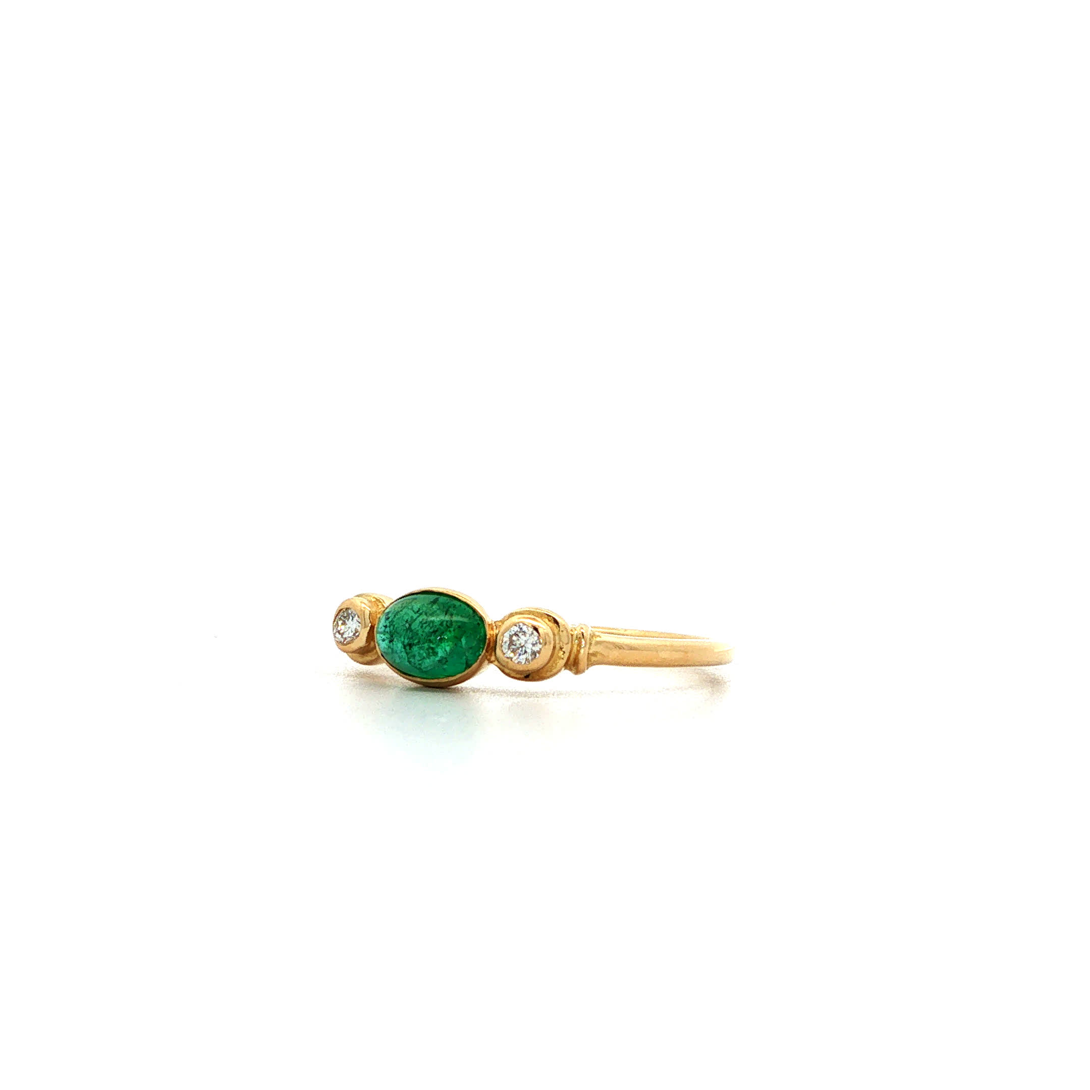 "Little Emerald" - Vintage Ring in 18kt Gelbgold mit Smaragd cabochon & Brillanten - Juwelier Steiger