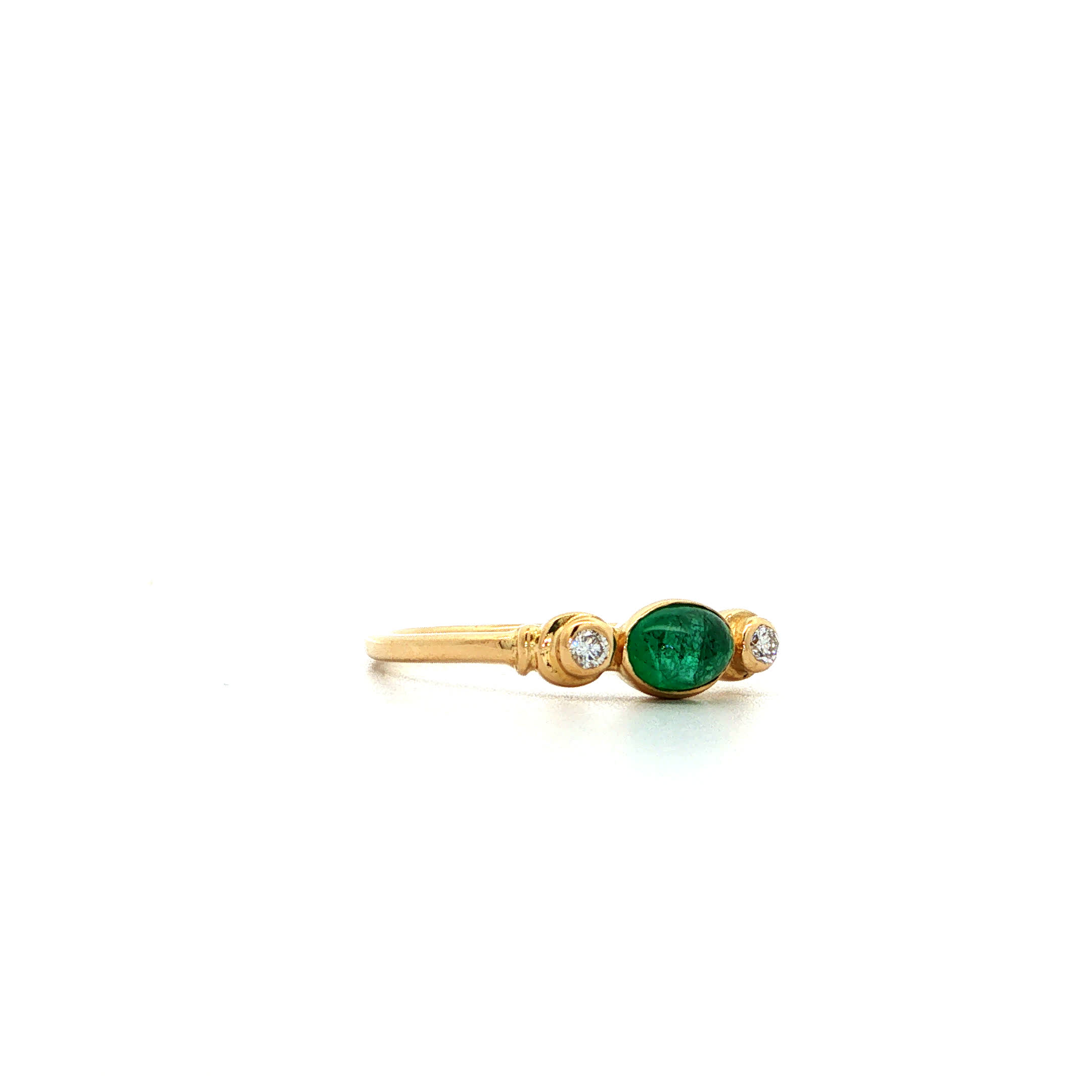 "Little Emerald" - Vintage Ring in 18kt Gelbgold mit Smaragd cabochon & Brillanten - Juwelier Steiger