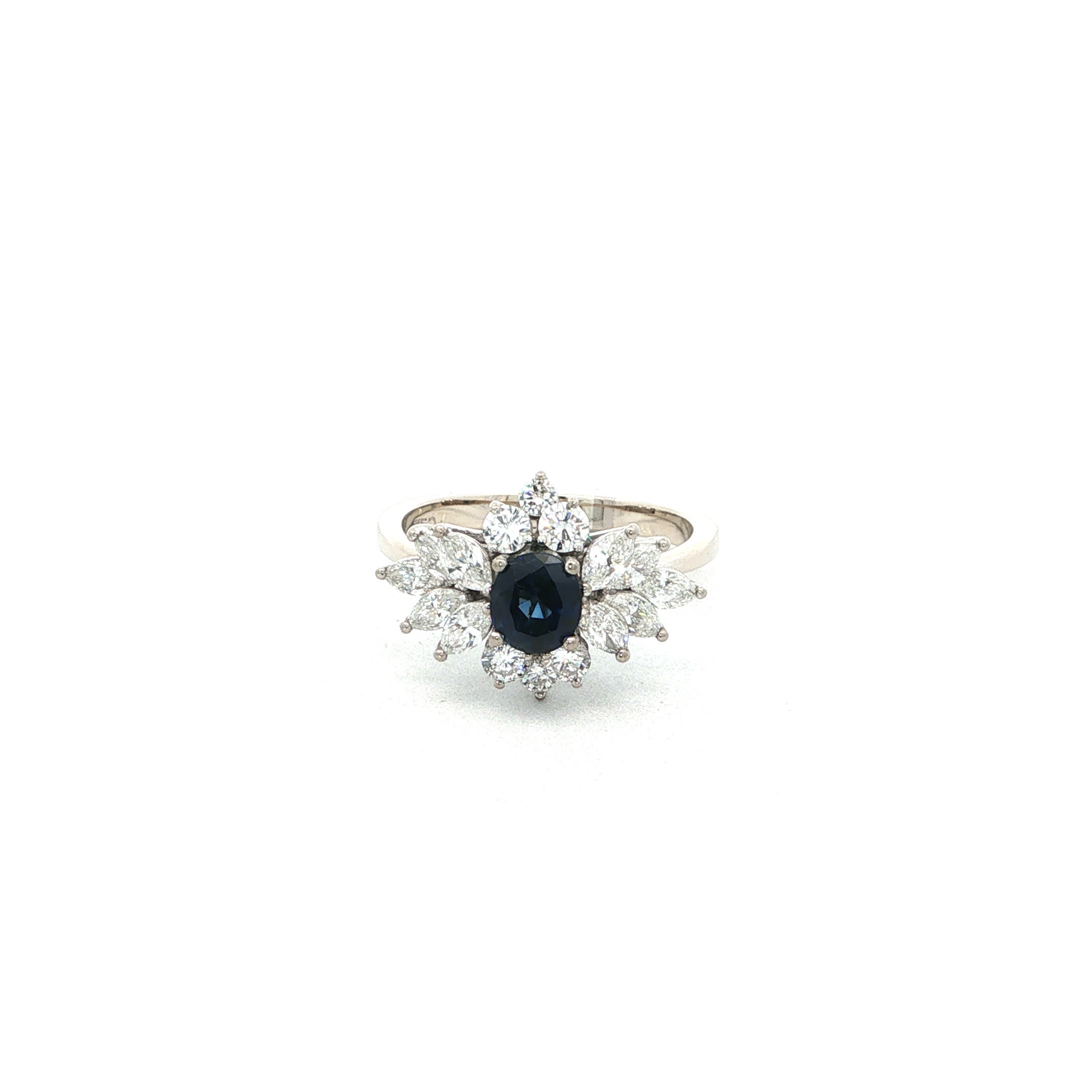 "Midnight Blossom" - Außergewönlicher Vintage Ring in 18kt Weißgold mit Saphir & Diamanten - Juwelier Steiger