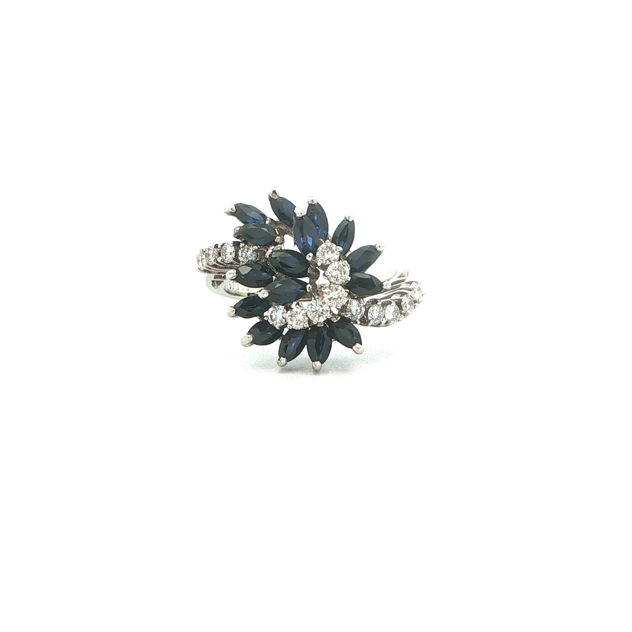 "Mitternachtsblüte" - Vintage Ring in 18kt Weißgold mit Saphiren & Brillanten - Juwelier Steiger