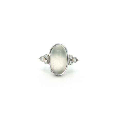 "Moonlight Sparkle" - Vintage Ring in 18kt Weißgold mit Mondstein & Brillanten - Juwelier Steiger