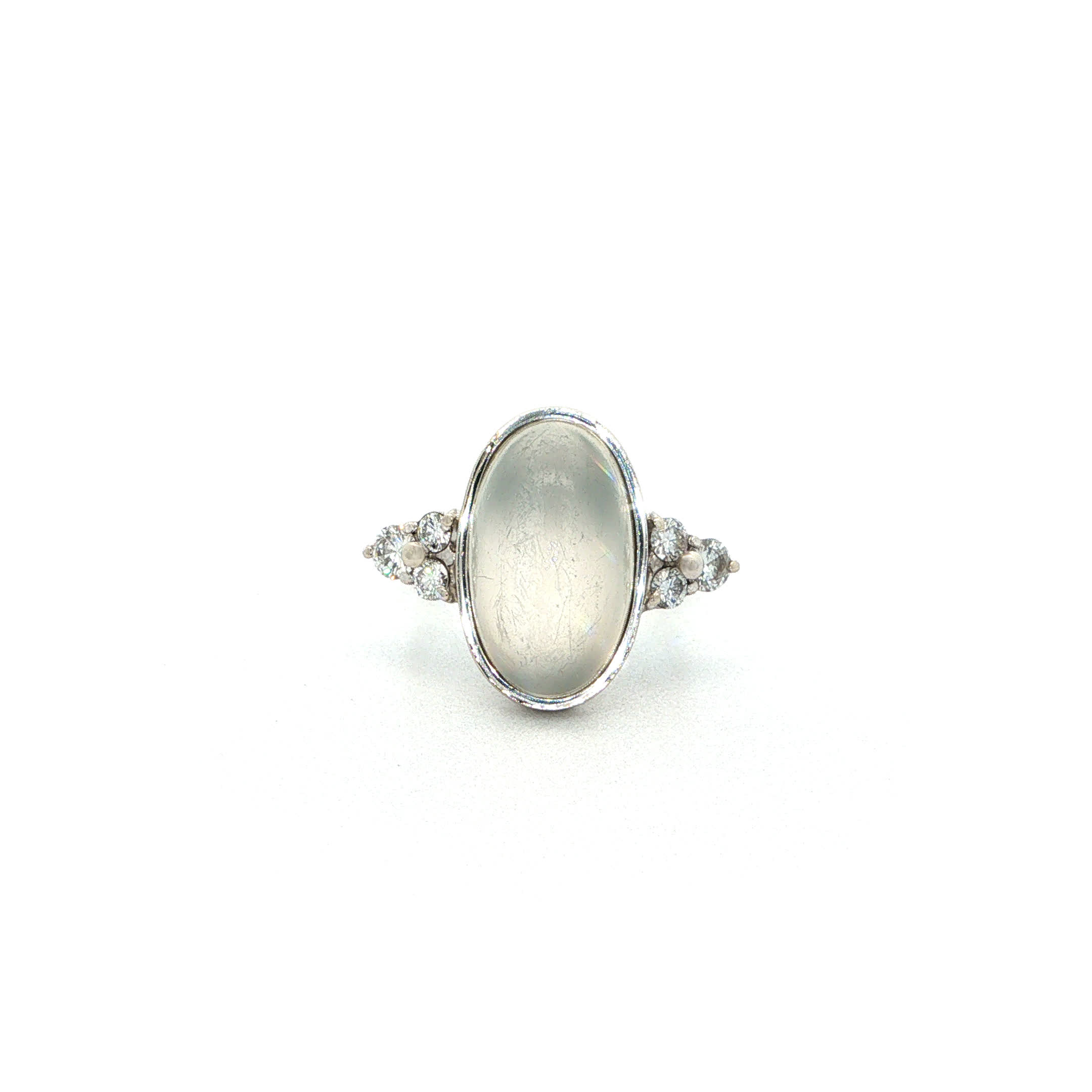 "Moonlight Sparkle" - Vintage Ring in 18kt Weißgold mit Mondstein & Brillanten - Juwelier Steiger
