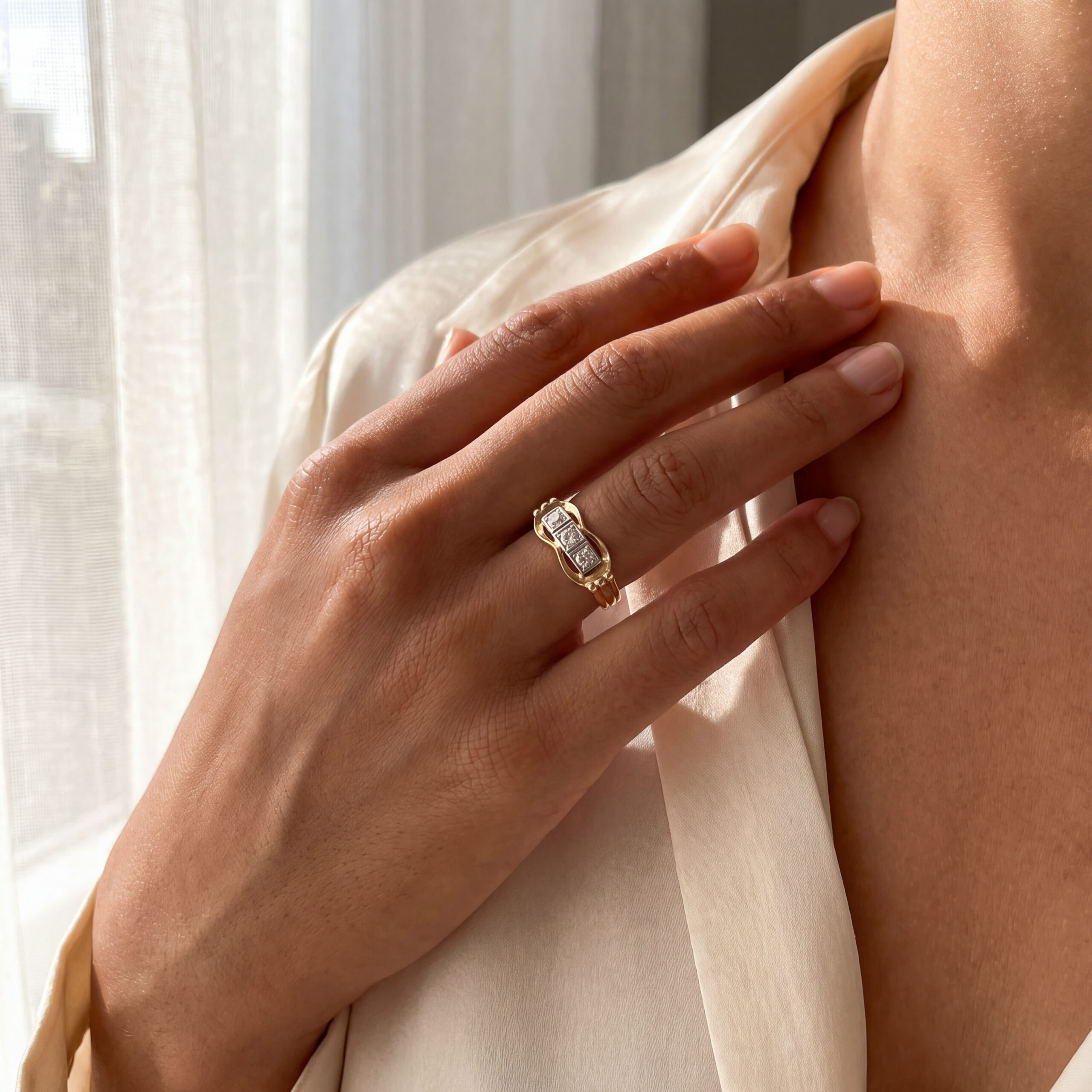 "Old Cut Trio" - Antiker Ring in 14kt Gelbgold mit Diamanten - Juwelier Steiger