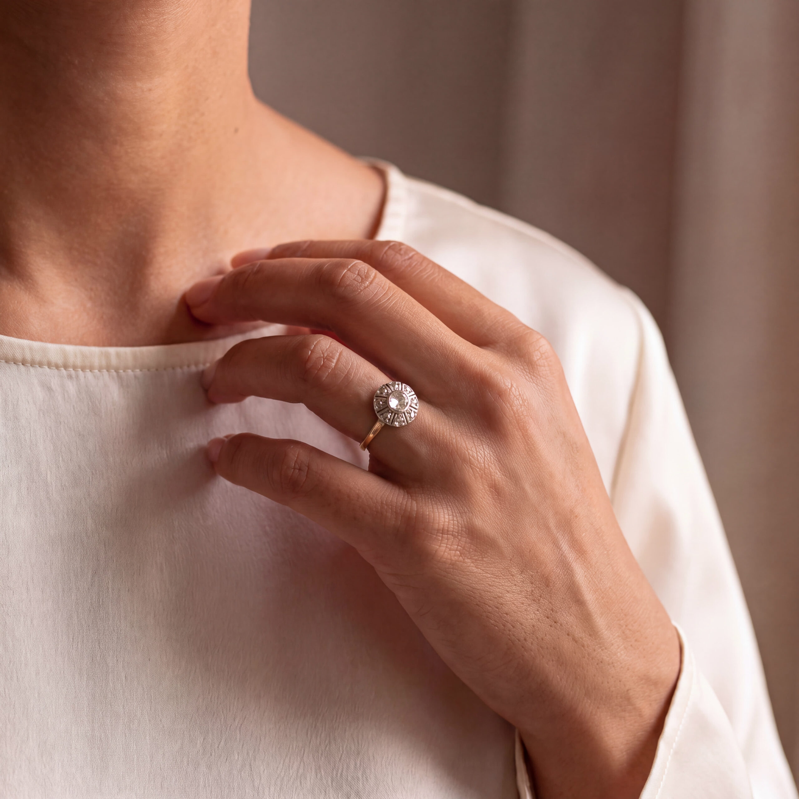 "Old Roses" - Antiker Ring in 14kt Gelbgold mit Diamantrosen - Juwelier Steiger