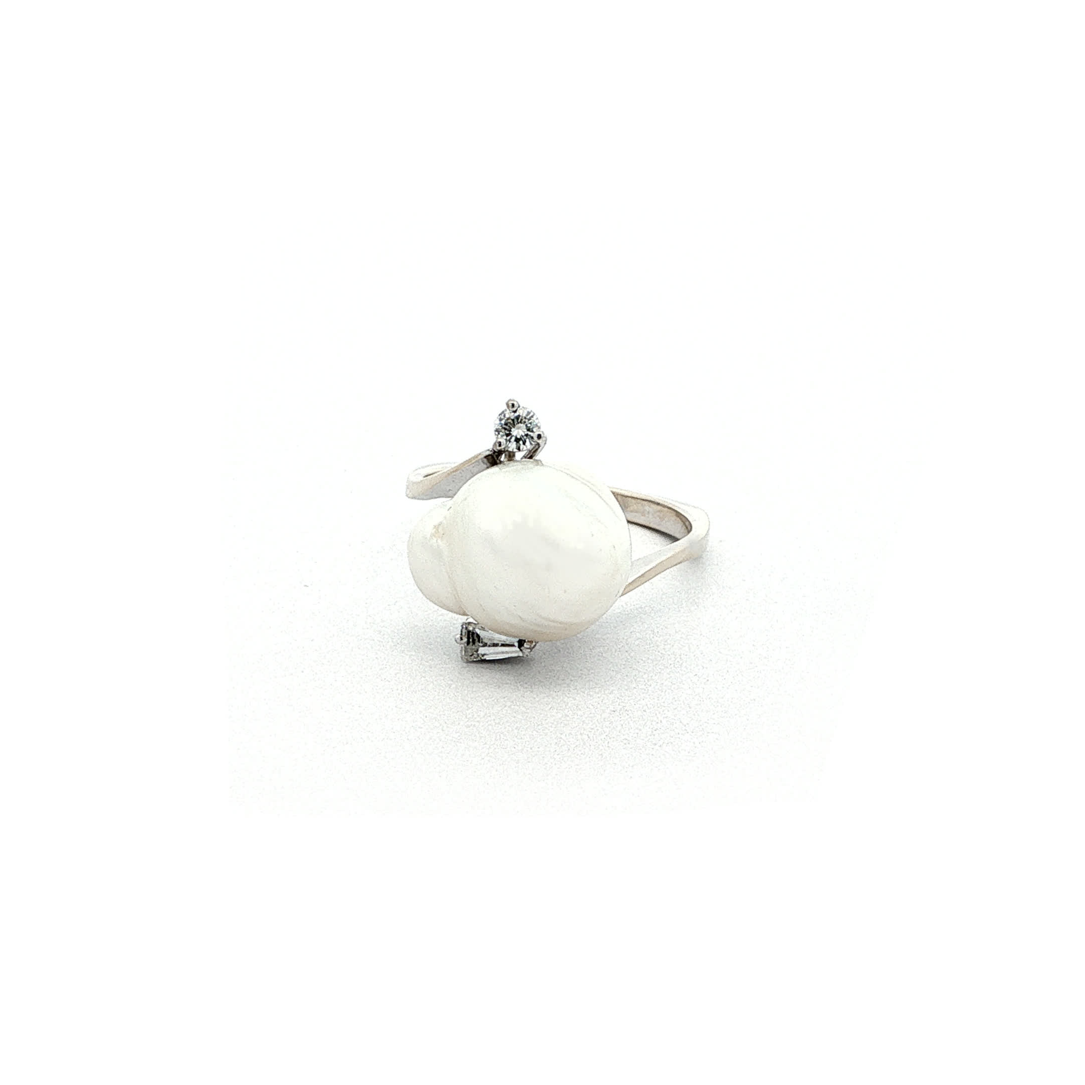 "Pearl in Diamonds" - Vintage Ring in 18kt Weißgold mit Perle & Diamanten - Juwelier Steiger