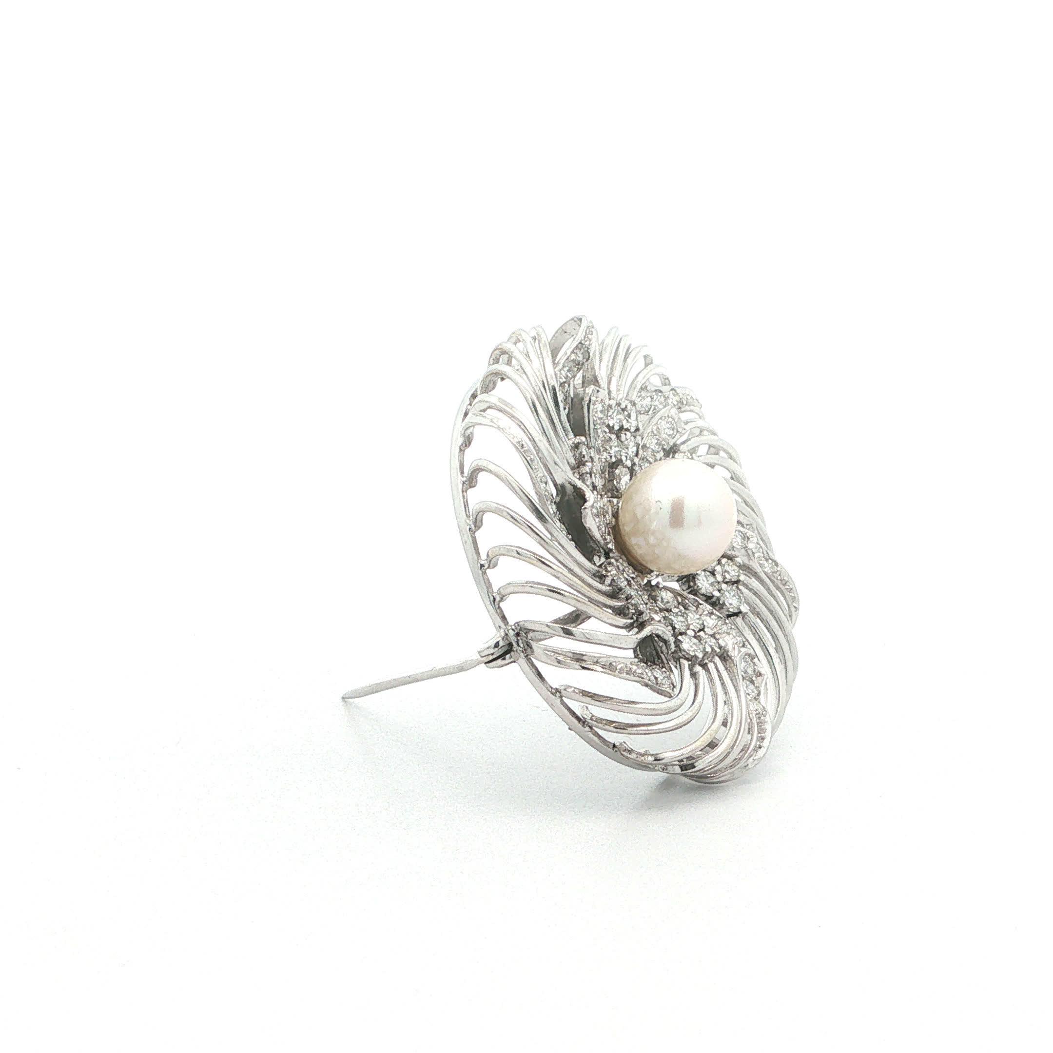 "Pearl Swirl" - Vintage Brosche in 18kt Weißgold mit Perle & Brillanten - Juwelier Steiger