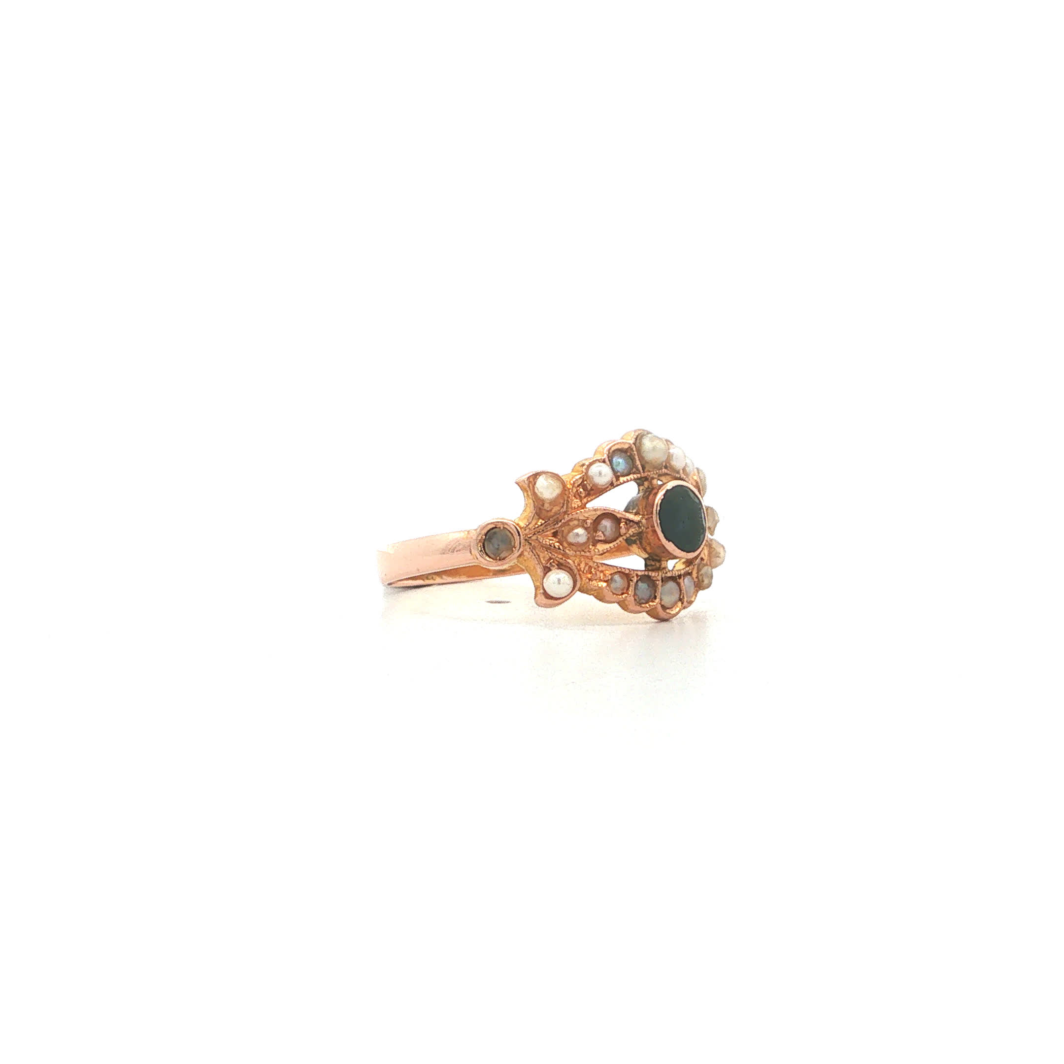 "Pearls of the Past" - Antiker Ring aus 18kt Gold mit Flussperlchen - Juwelier Steiger