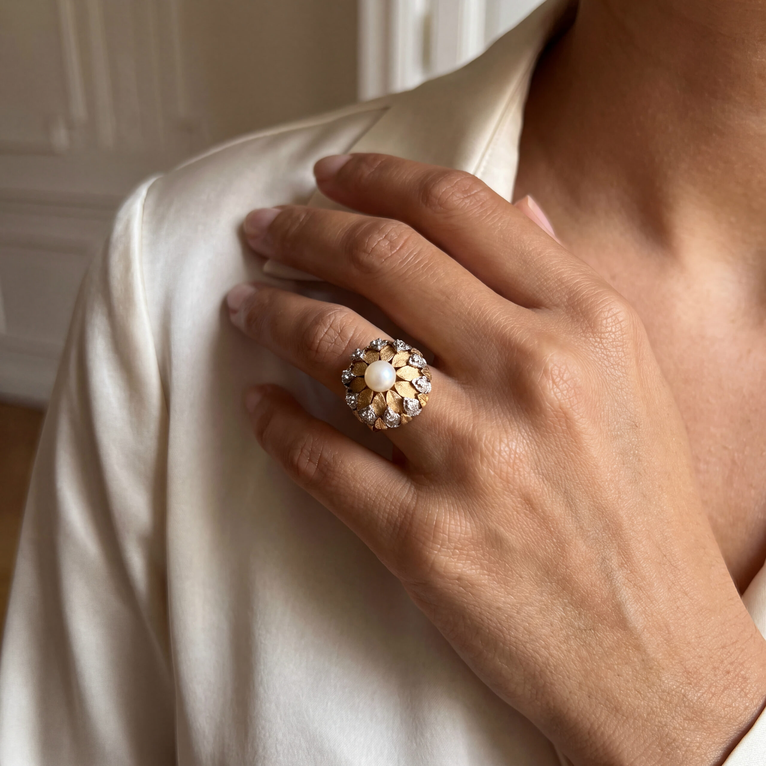 "Perlentörtchen" - Vintage Ring in 18kt Gelbgold mit Diamanten & Perle - Juwelier Steiger