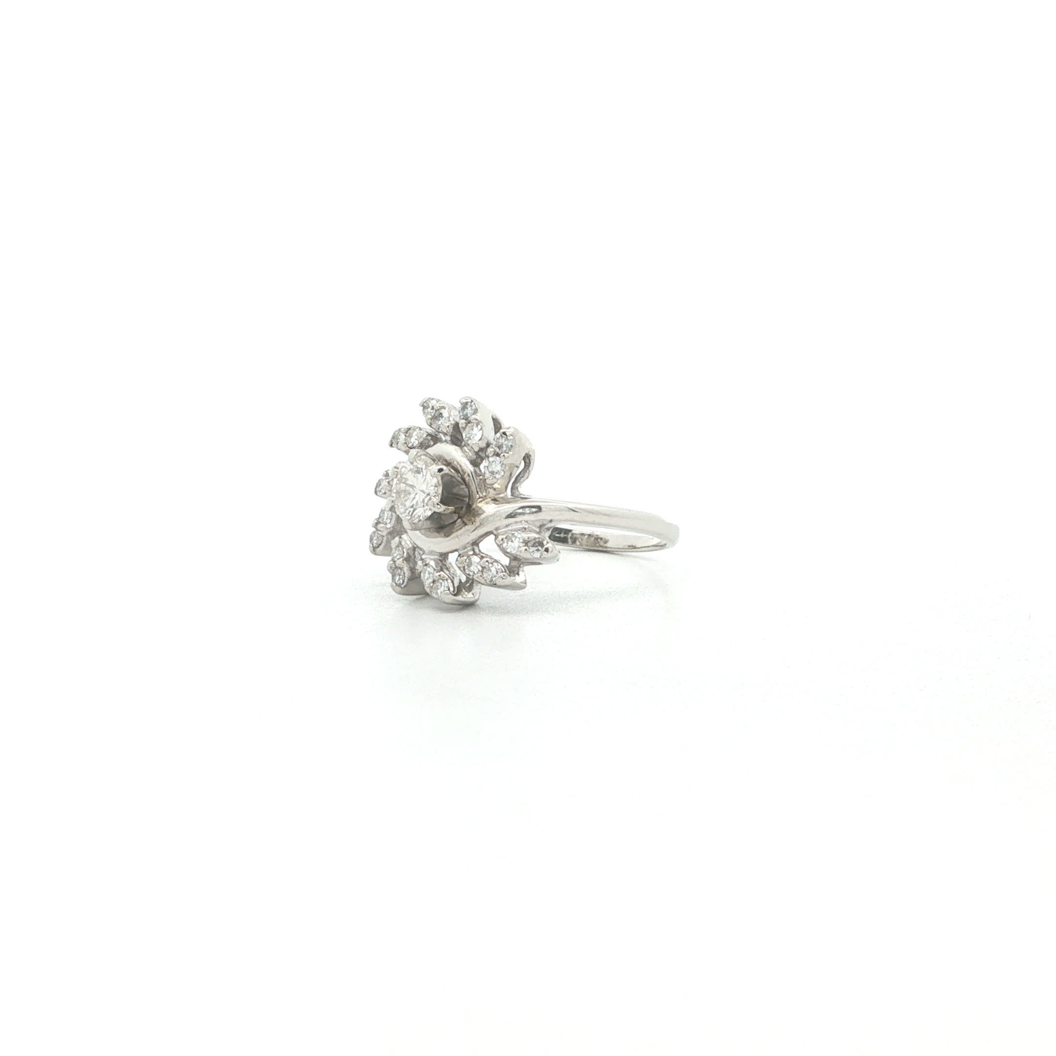 "Ray of Light" - Vintage Ring in 14kt Weißgold mit Diamanten - Juwelier Steiger