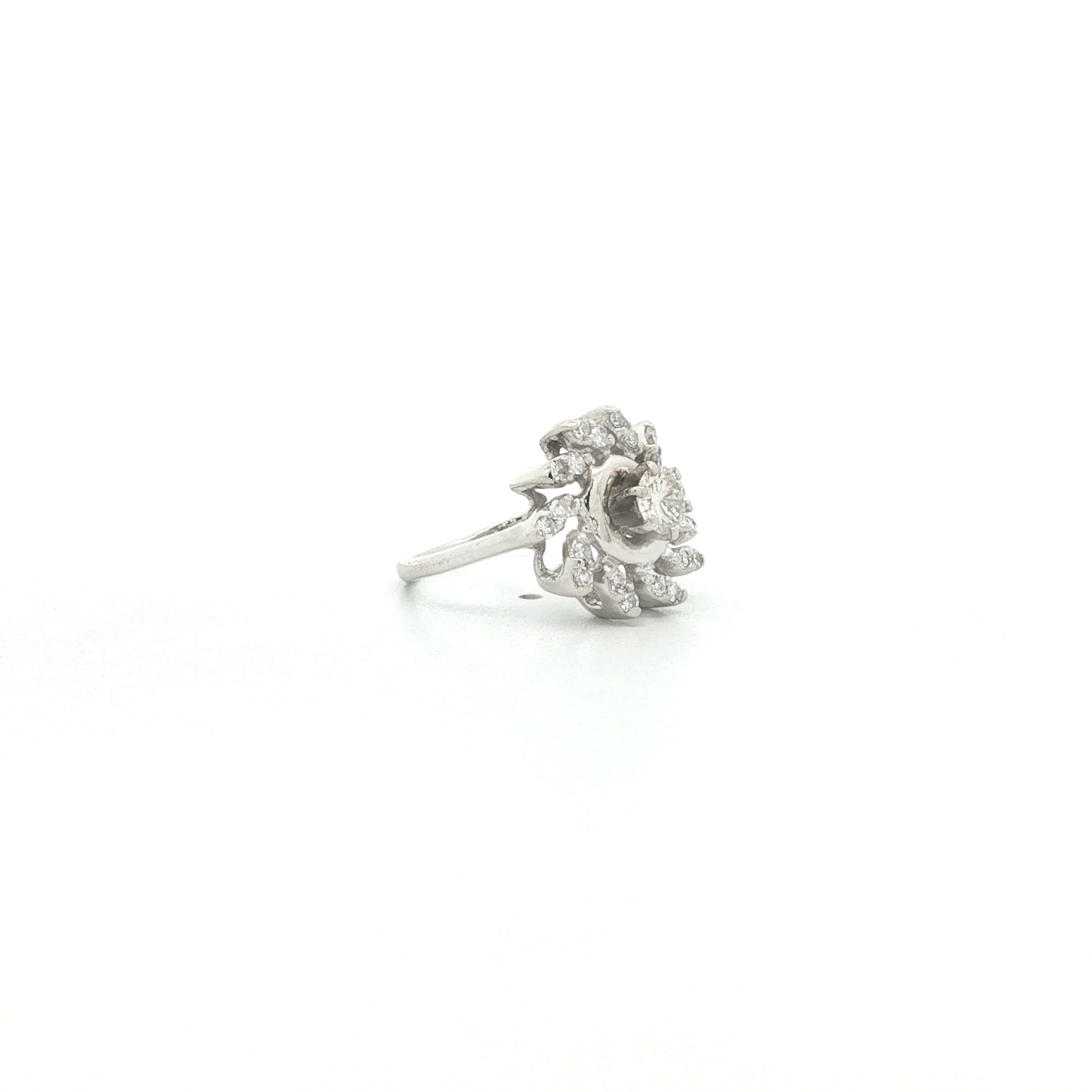 "Ray of Light" - Vintage Ring in 14kt Weißgold mit Diamanten - Juwelier Steiger
