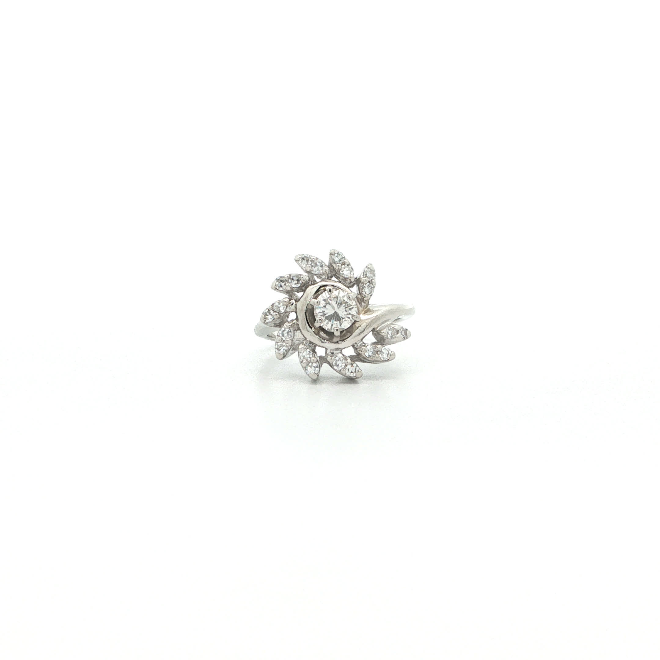 "Ray of Light" - Vintage Ring in 14kt Weißgold mit Diamanten - Juwelier Steiger